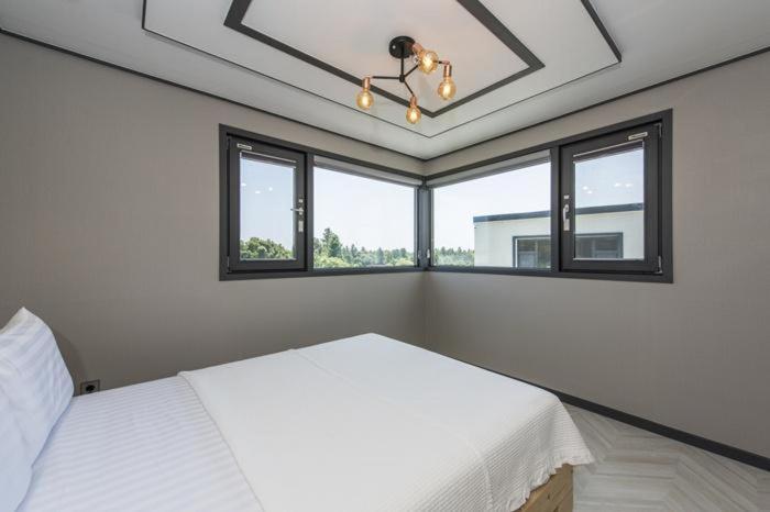 Three-Bedroom Villa - Photo 3