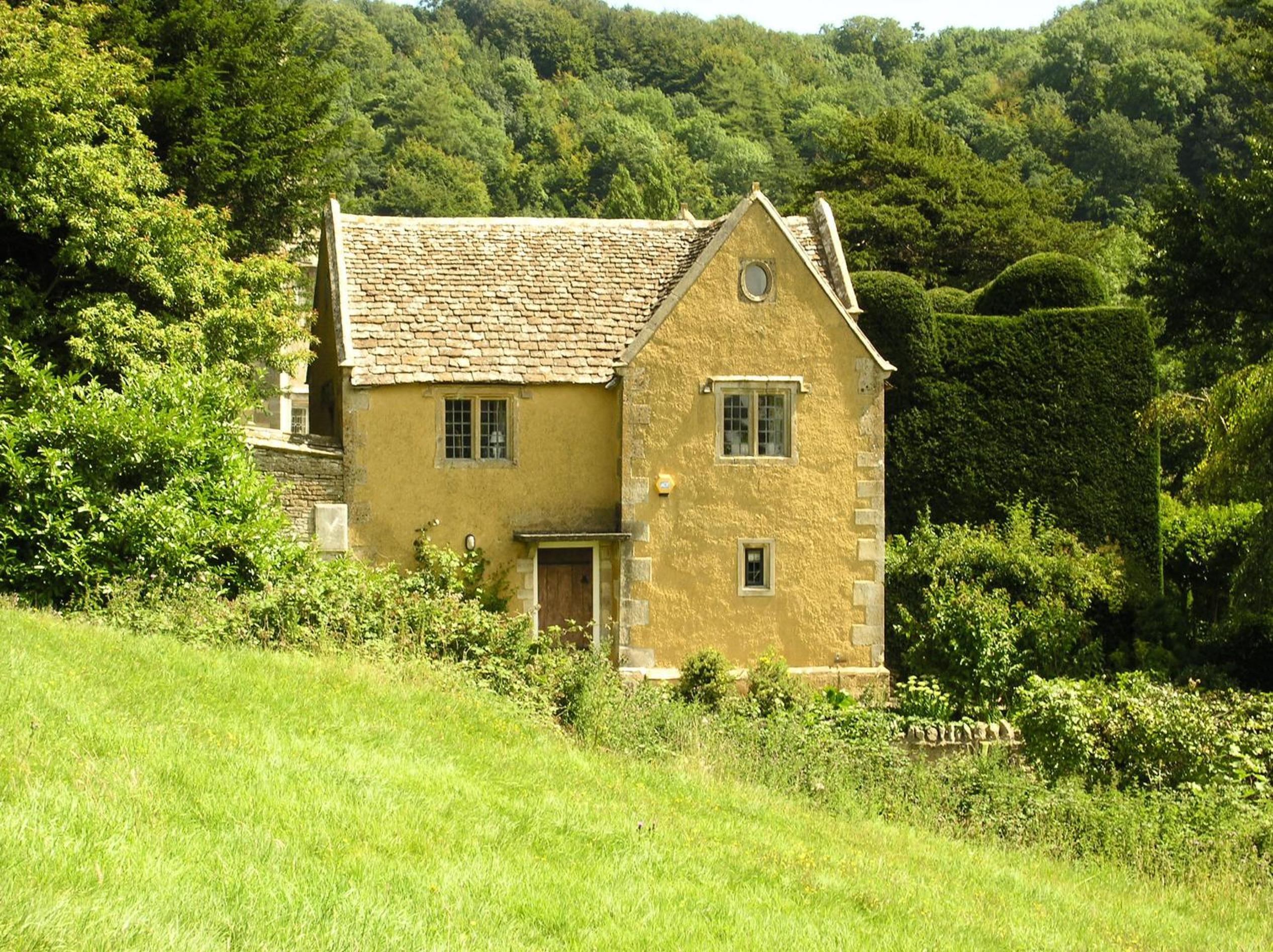Three-Bedroom House photo 3
