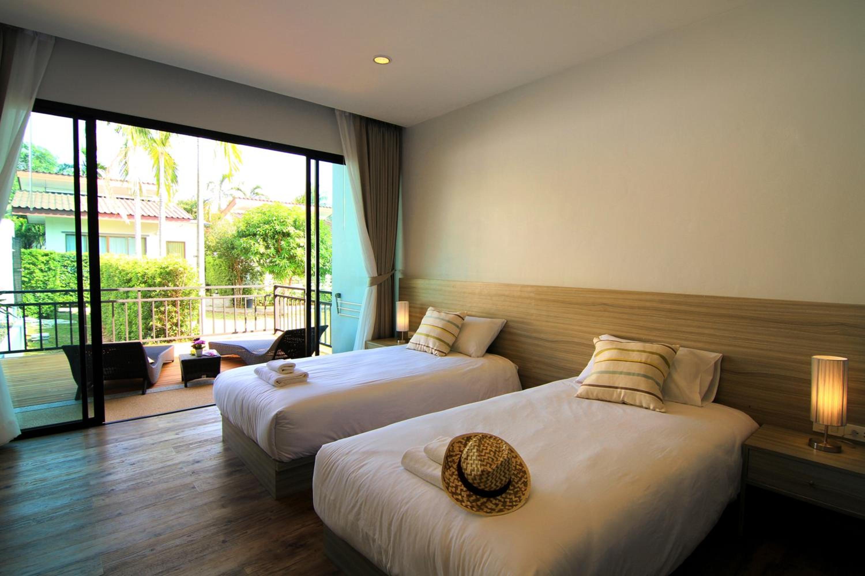 Superior Twin Room with Pool Access