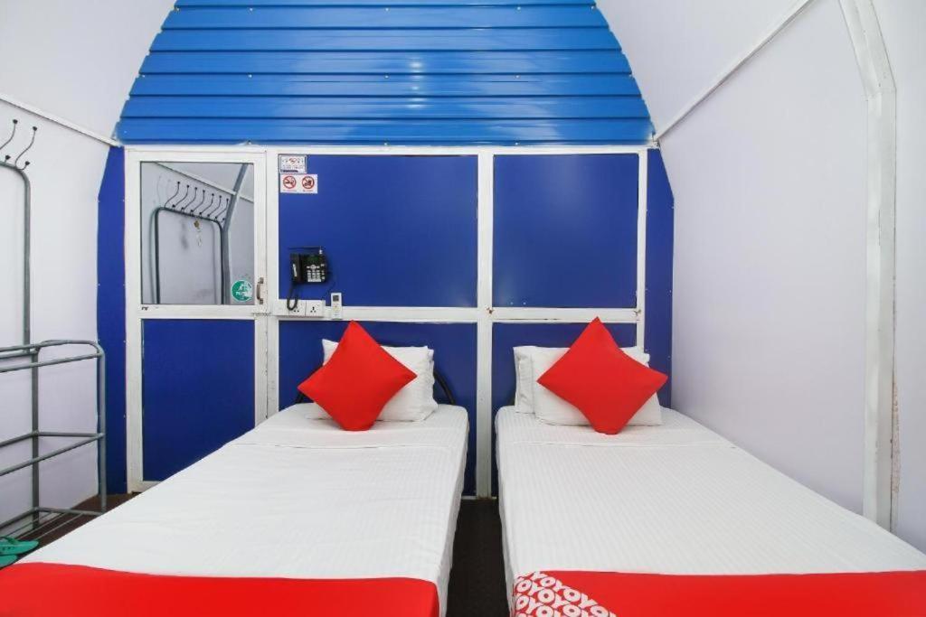 Male Dormitory Room photo 1