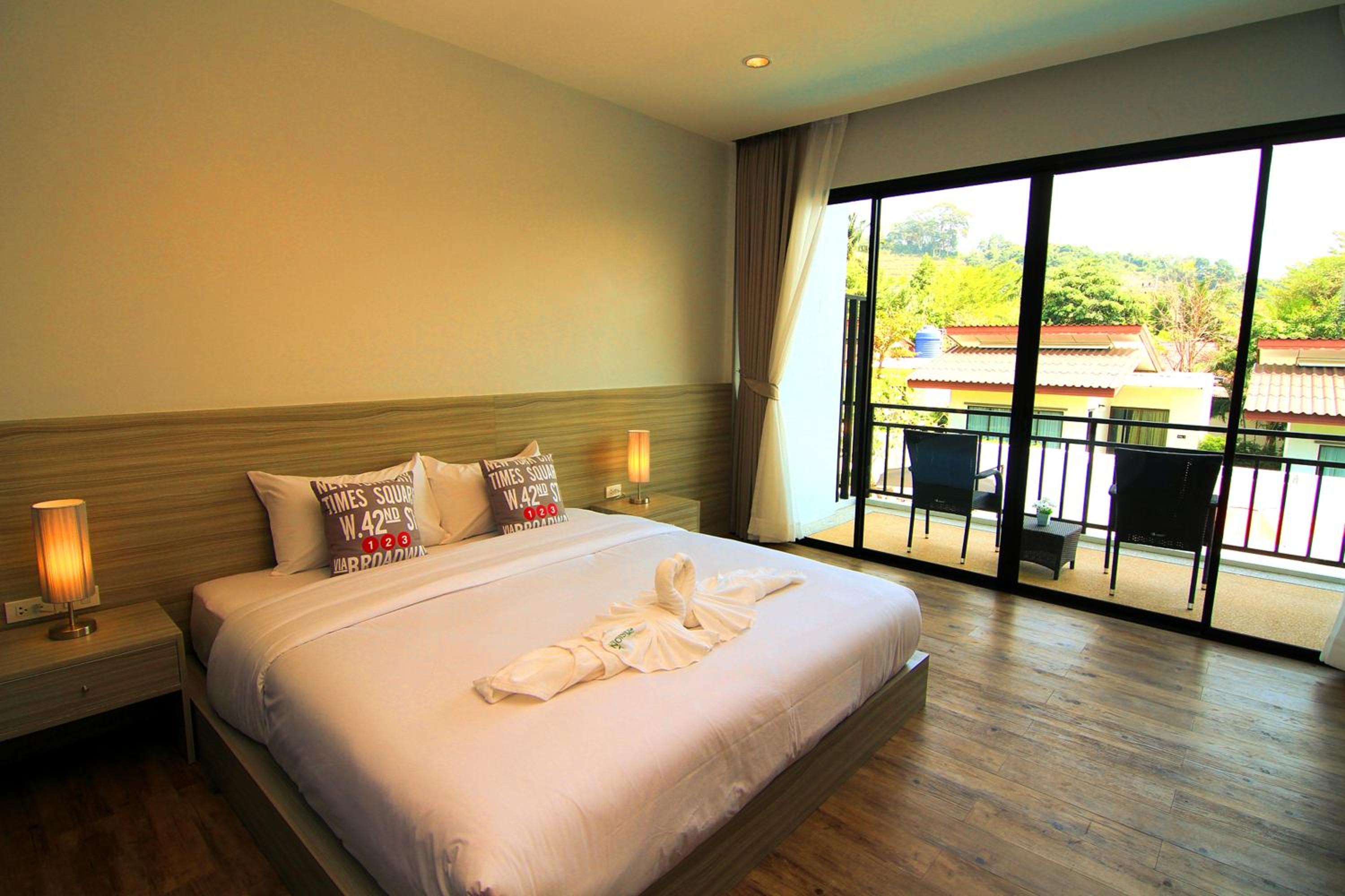 Superior Double Room with Pool View