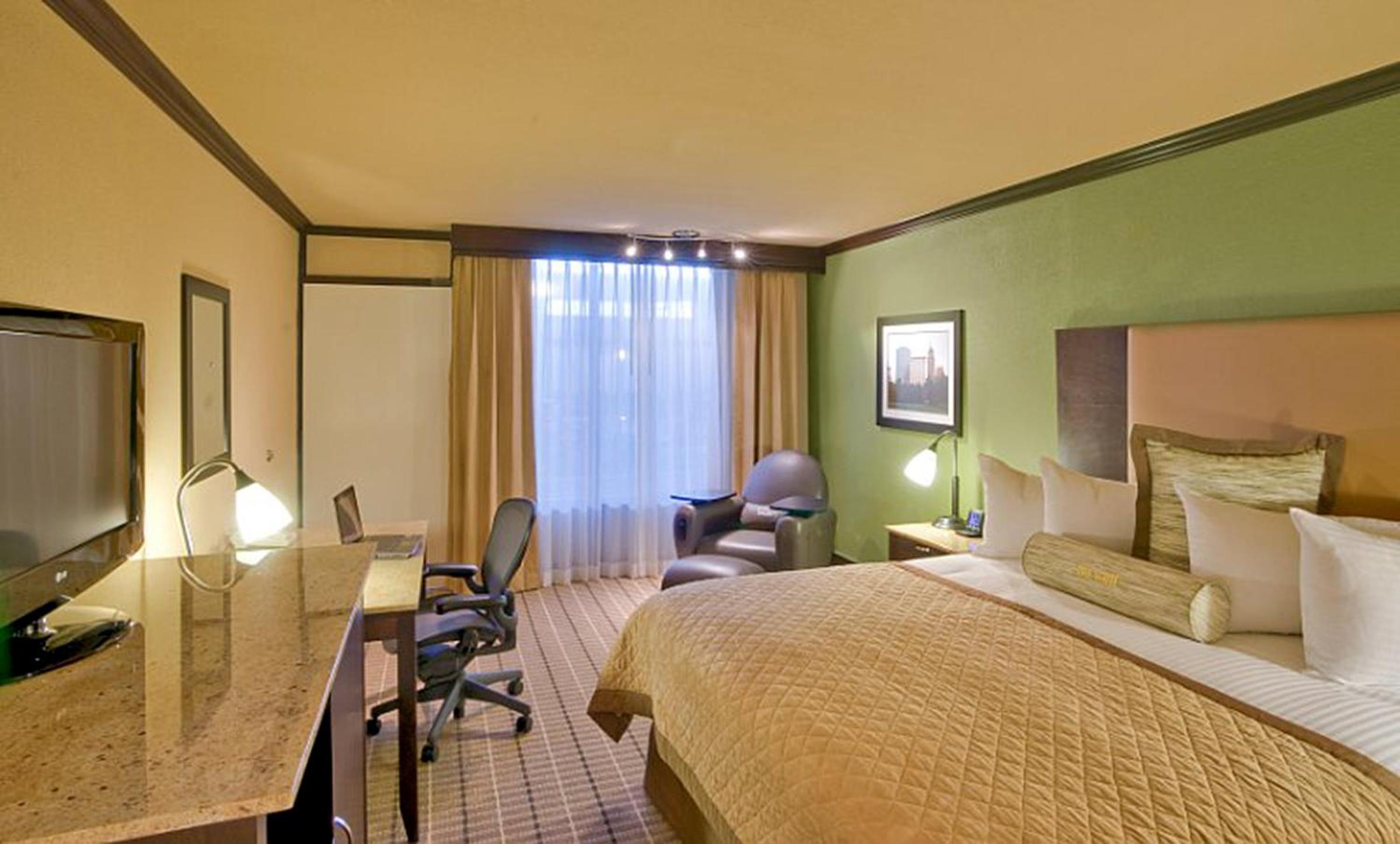 King Room with One King Bed and Sofa Bed - Non-Smoking - Photo 2