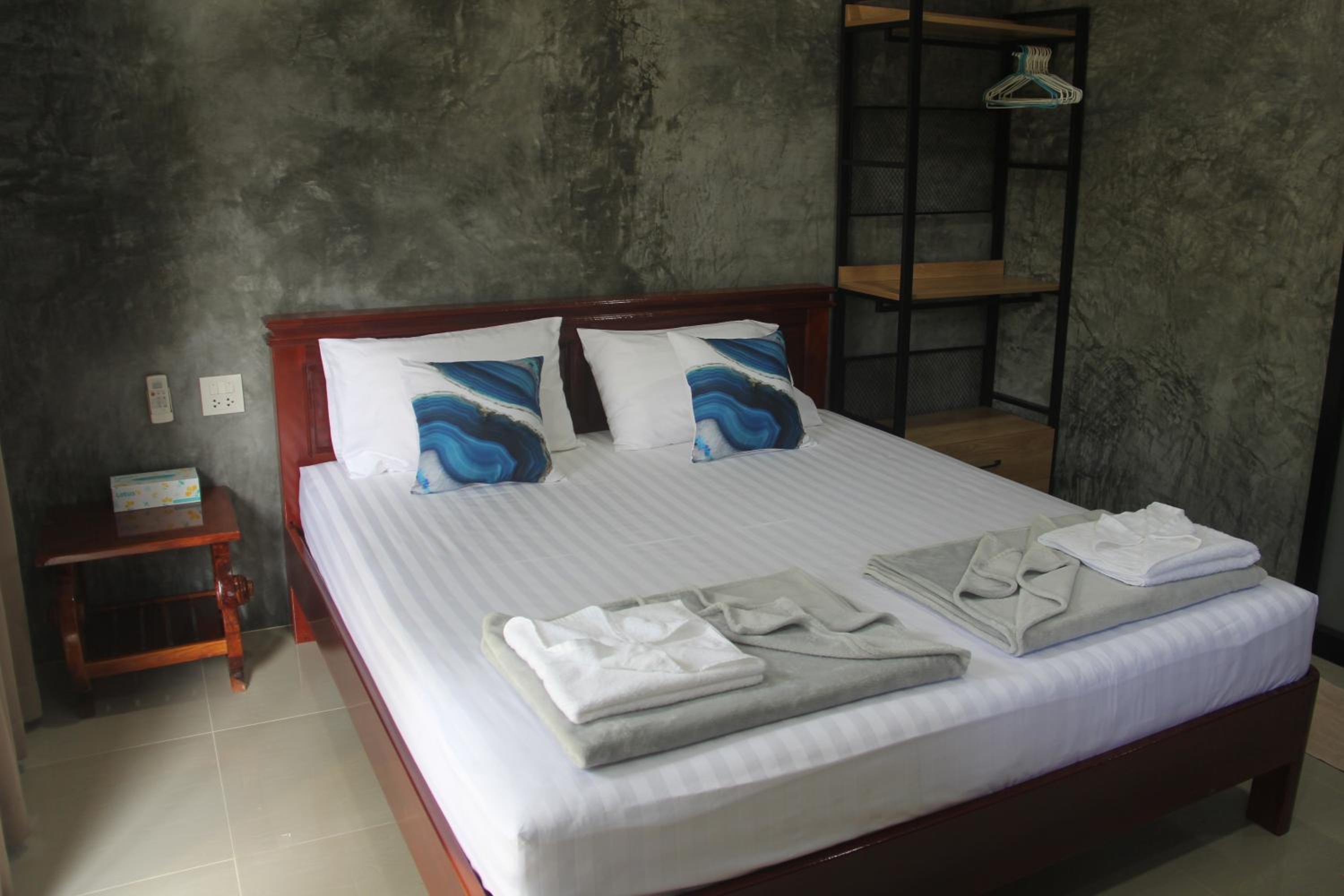 Double Room with Patio - Photo 1
