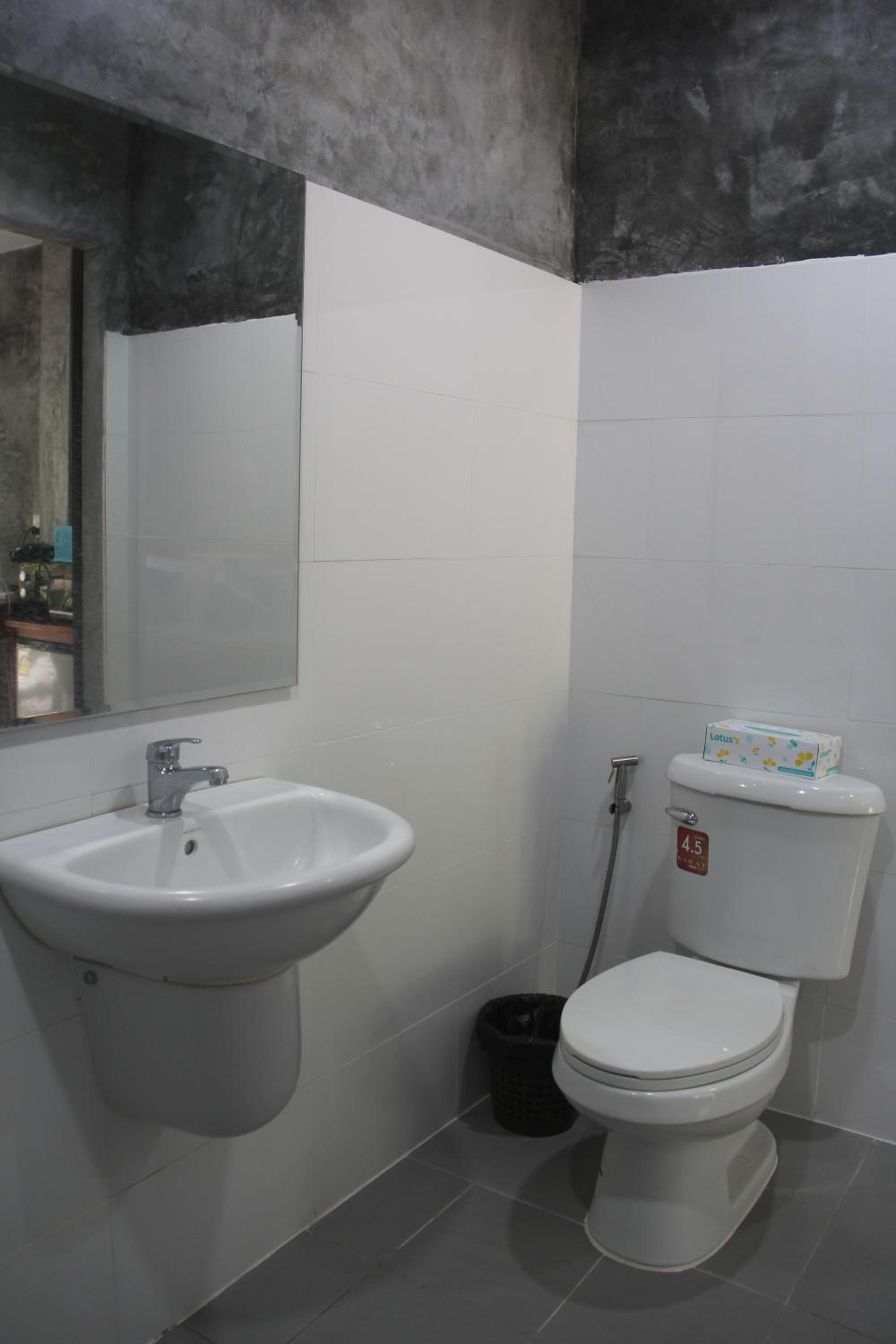 Double Room with Patio - Photo 6