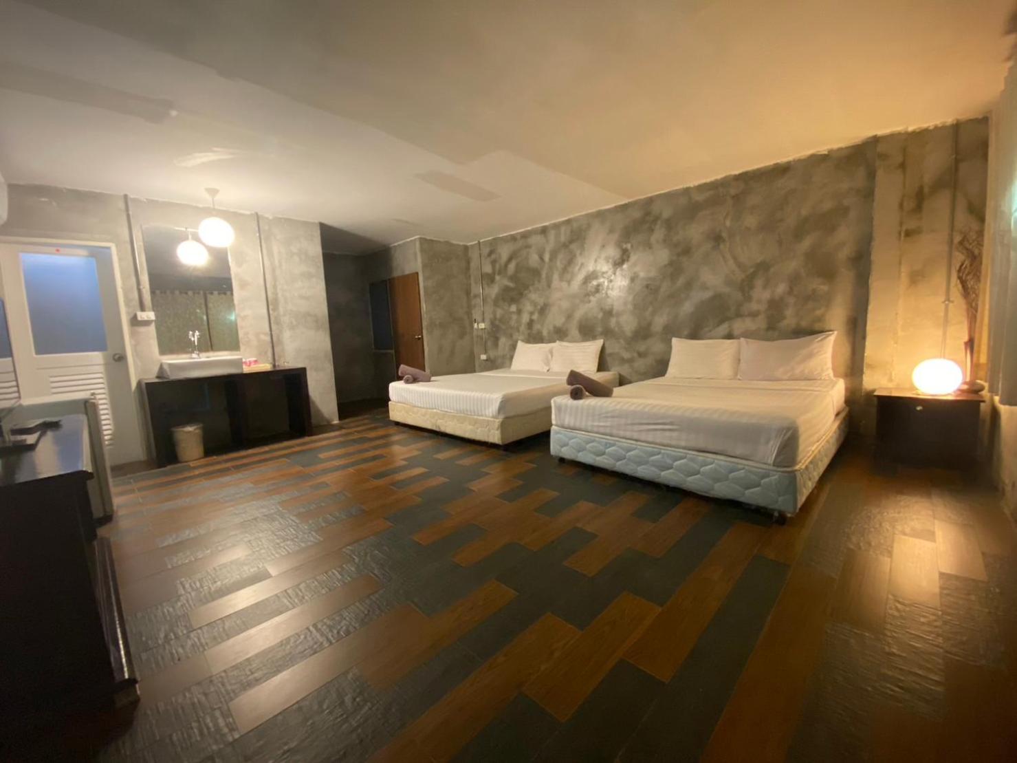 Family Room - Photo 4