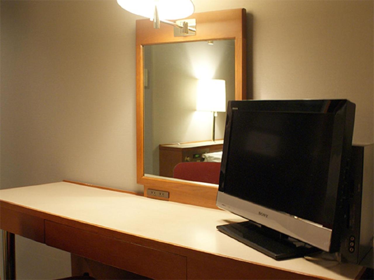 Double Room with Small Double Bed - Smoking - Photo 4