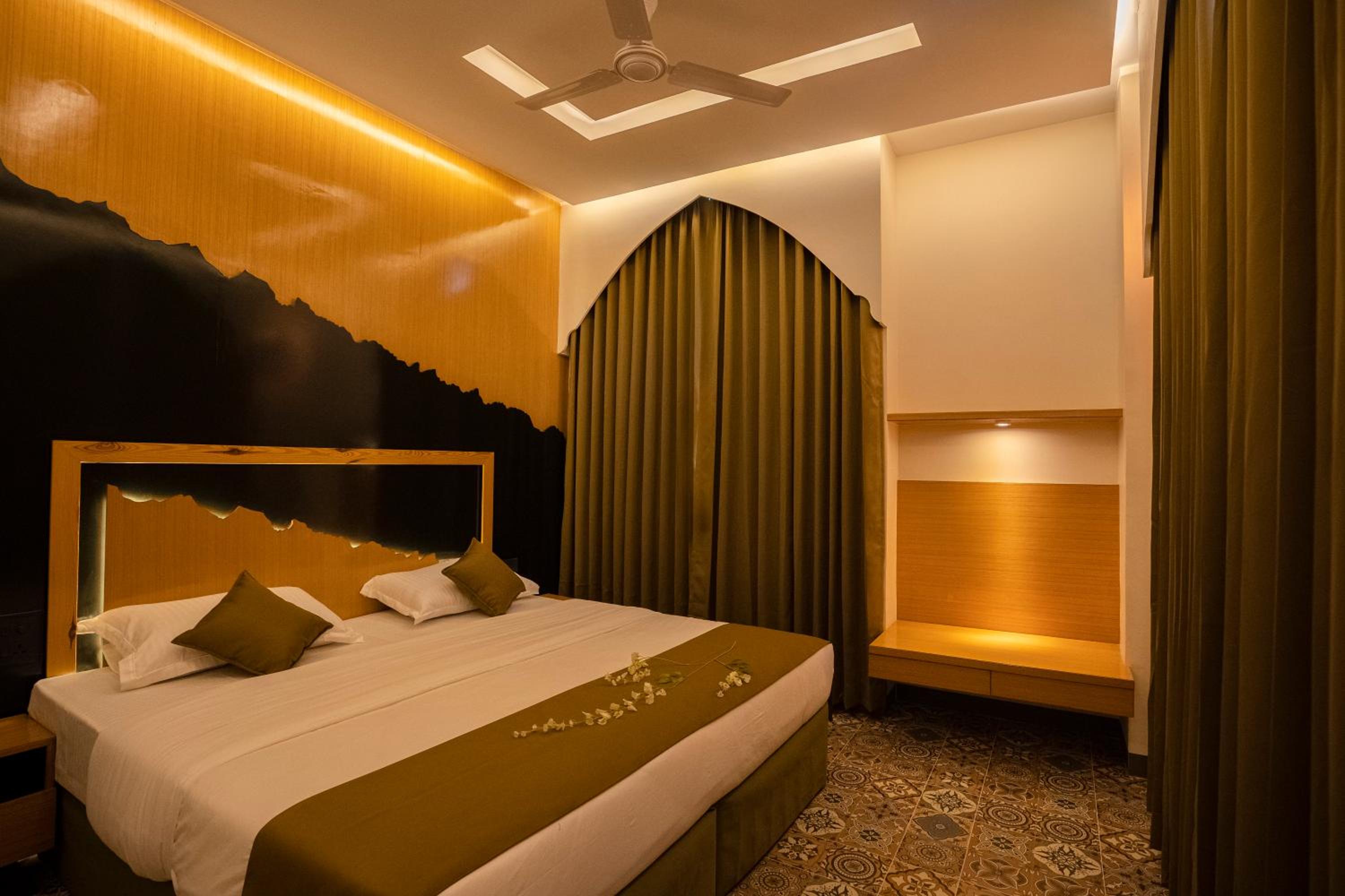 Superior King Room - Photo 3