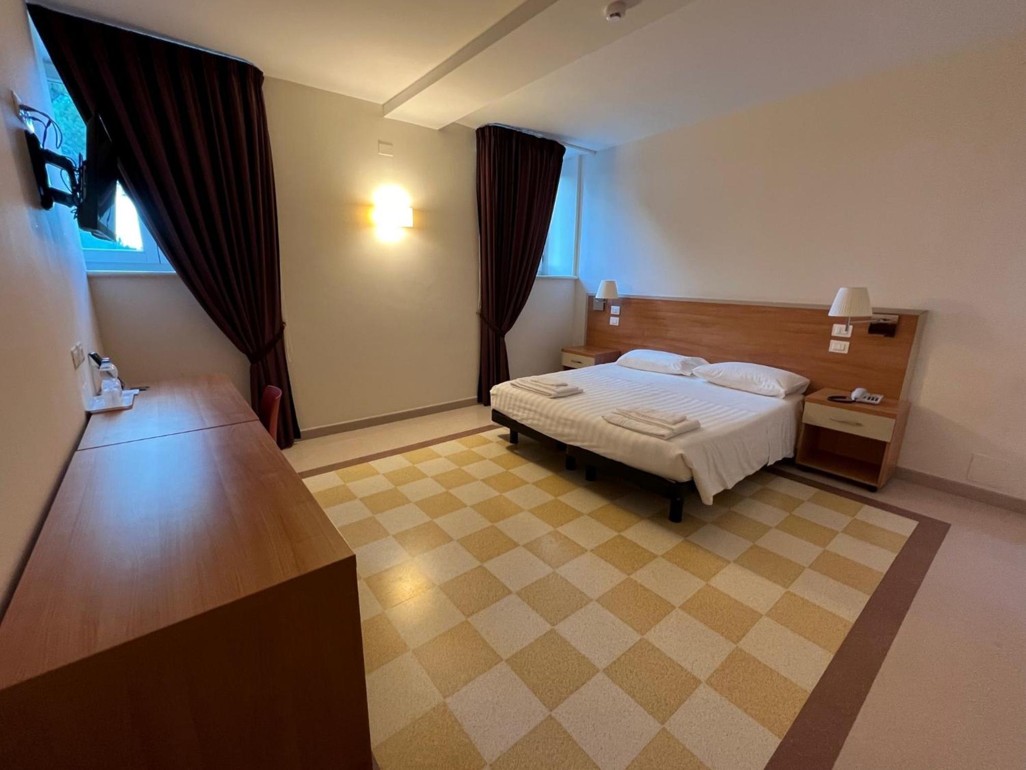Double or Twin Room - Disability Access photo 1