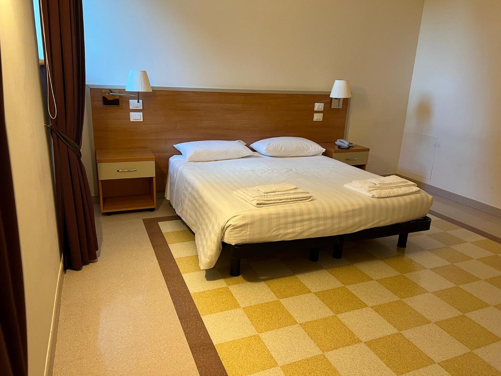 Double or Twin Room - Disability Access photo 2
