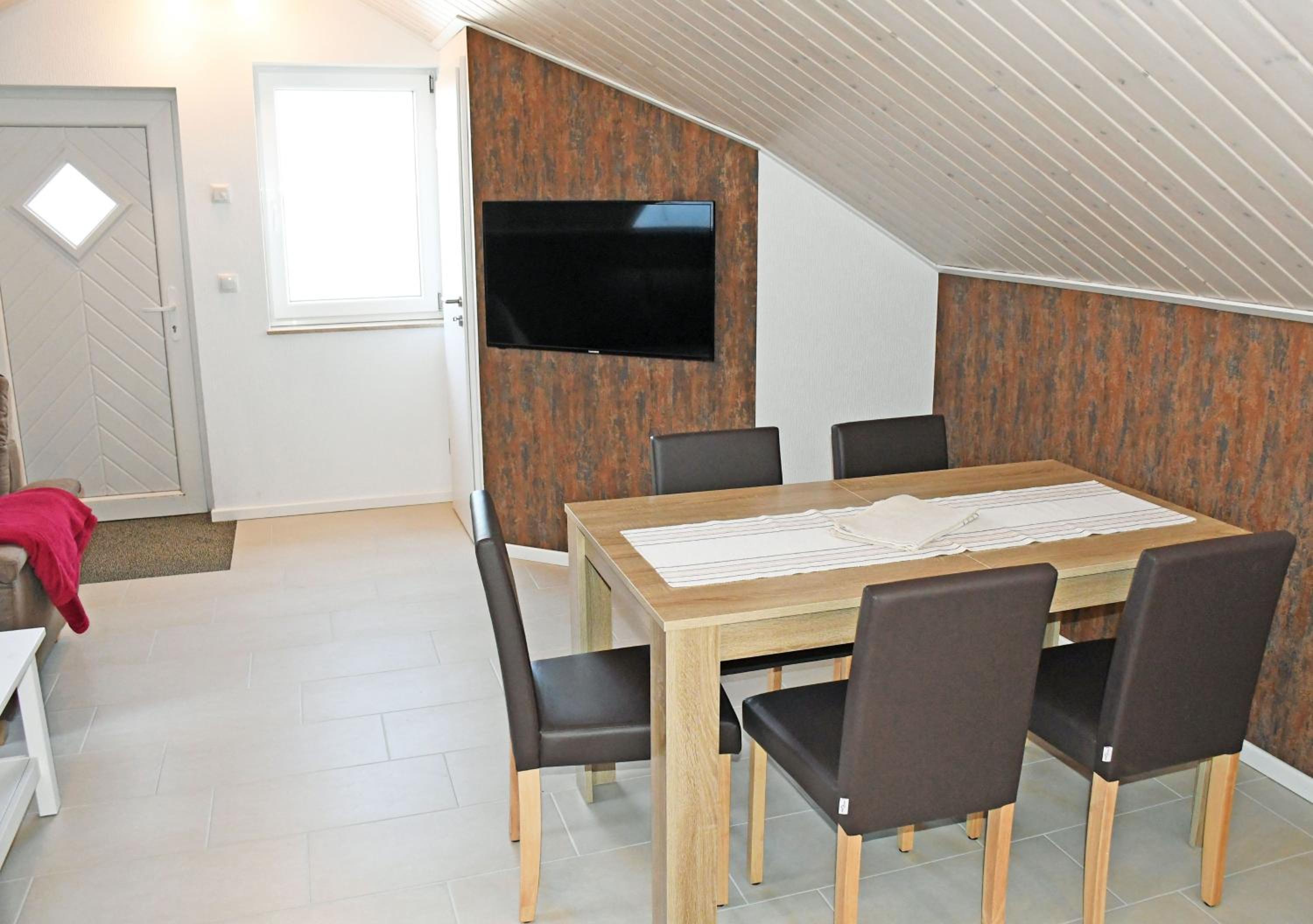 Three-Bedroom Apartment with Balcony and Terrace photo 2