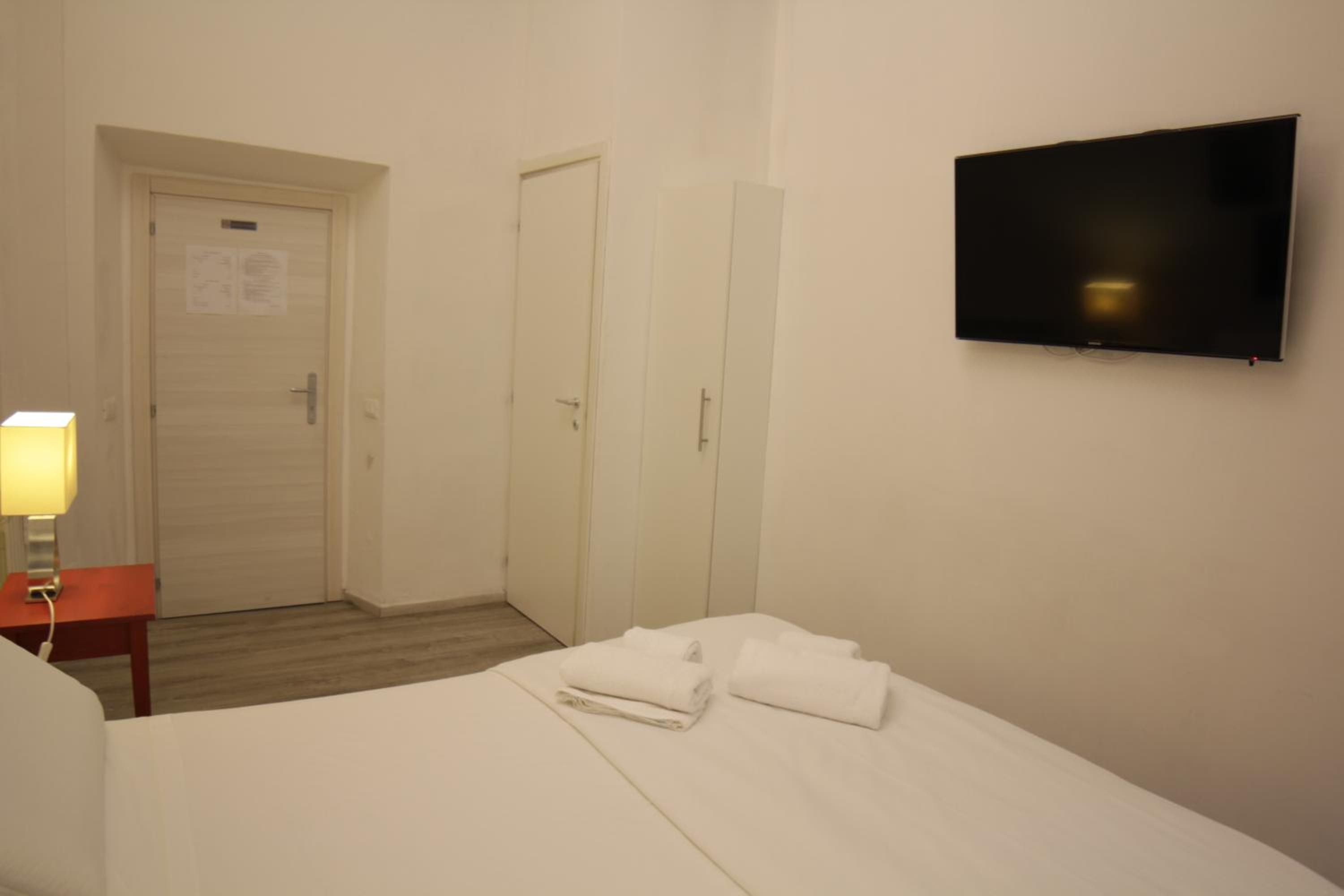Double Room with Private Bathroom photo 3