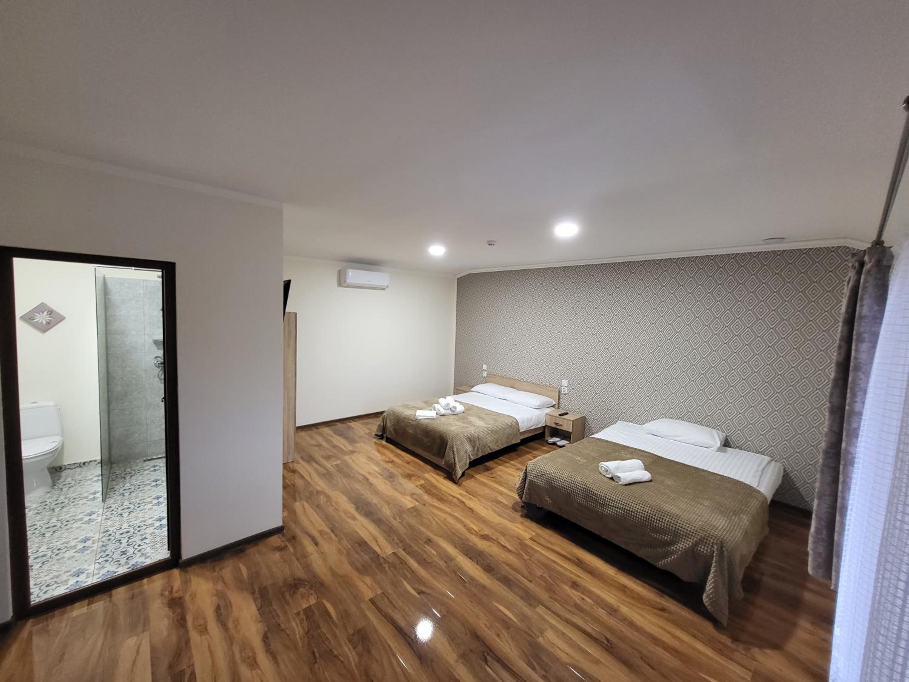 Family Room with Private Bathroom photo 3