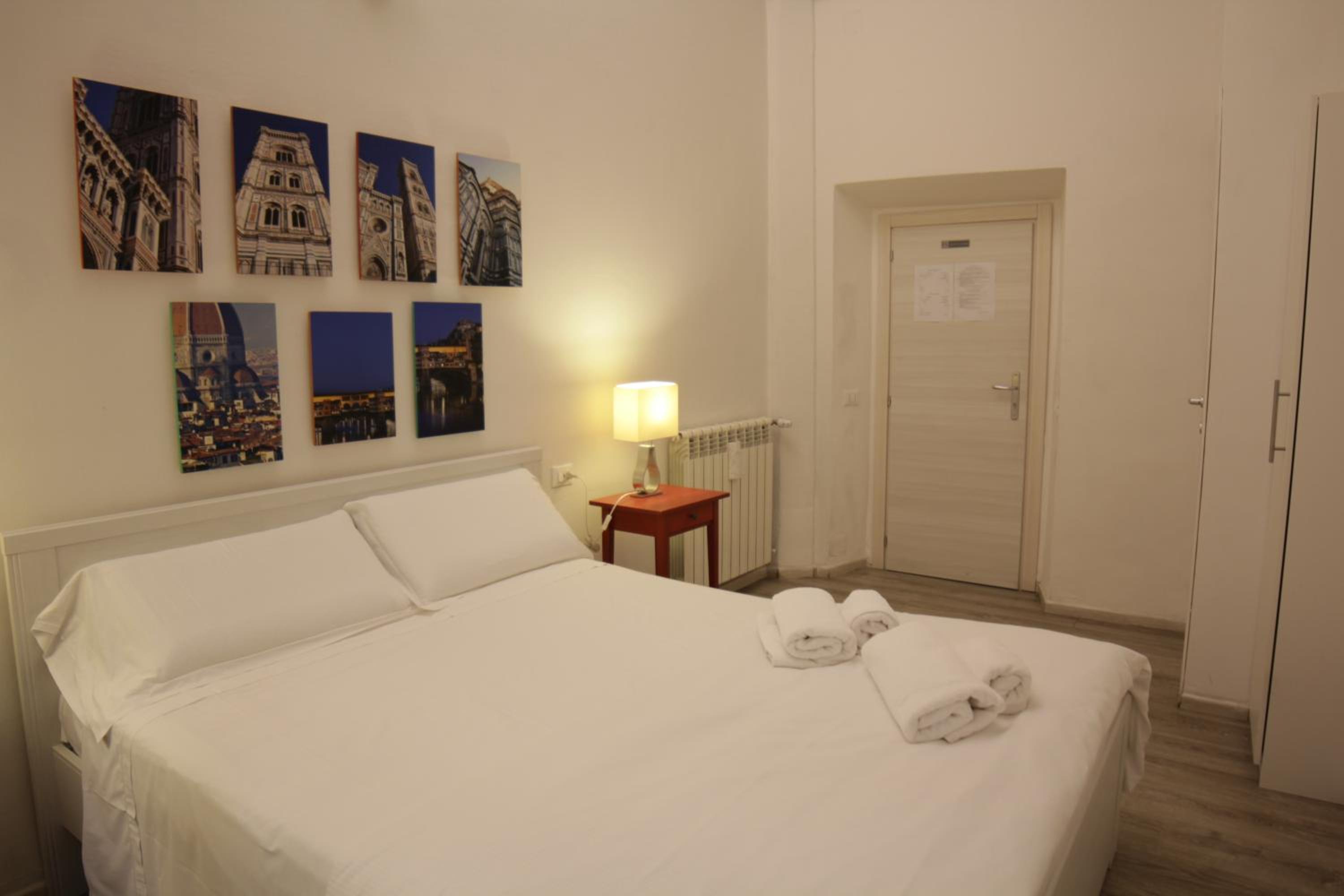 Double Room with Private Bathroom photo 1