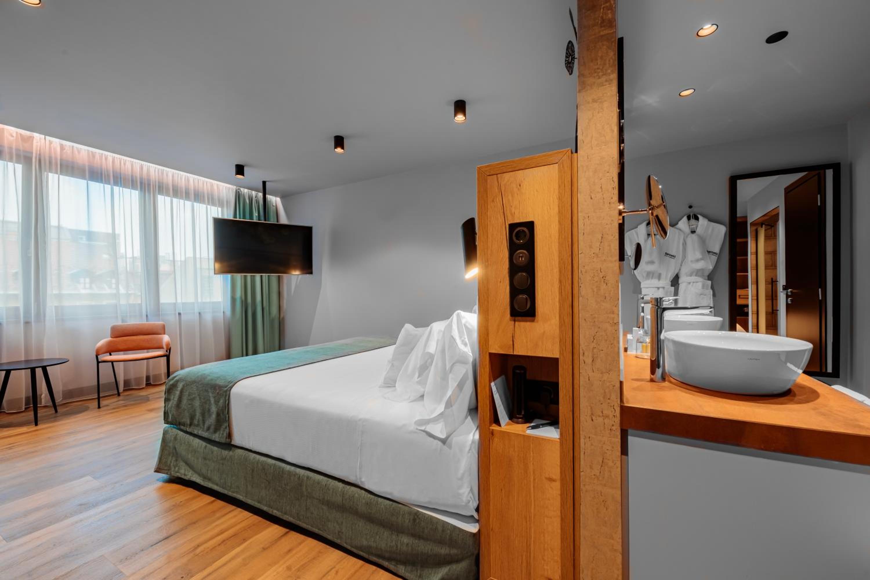 Junior Suite (2 Adults + 1 Child) thumbnail 6