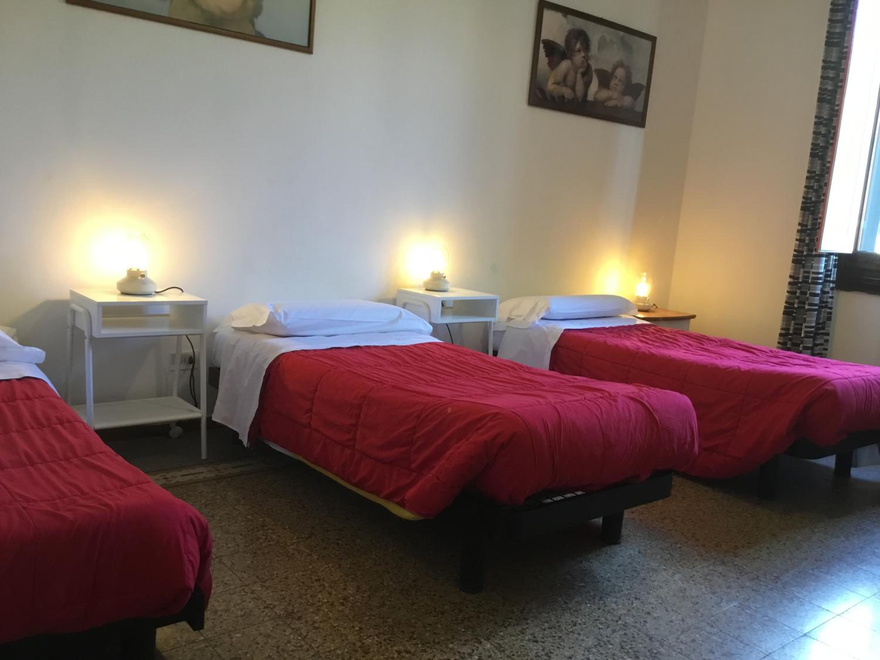 Economy Triple Room photo 1