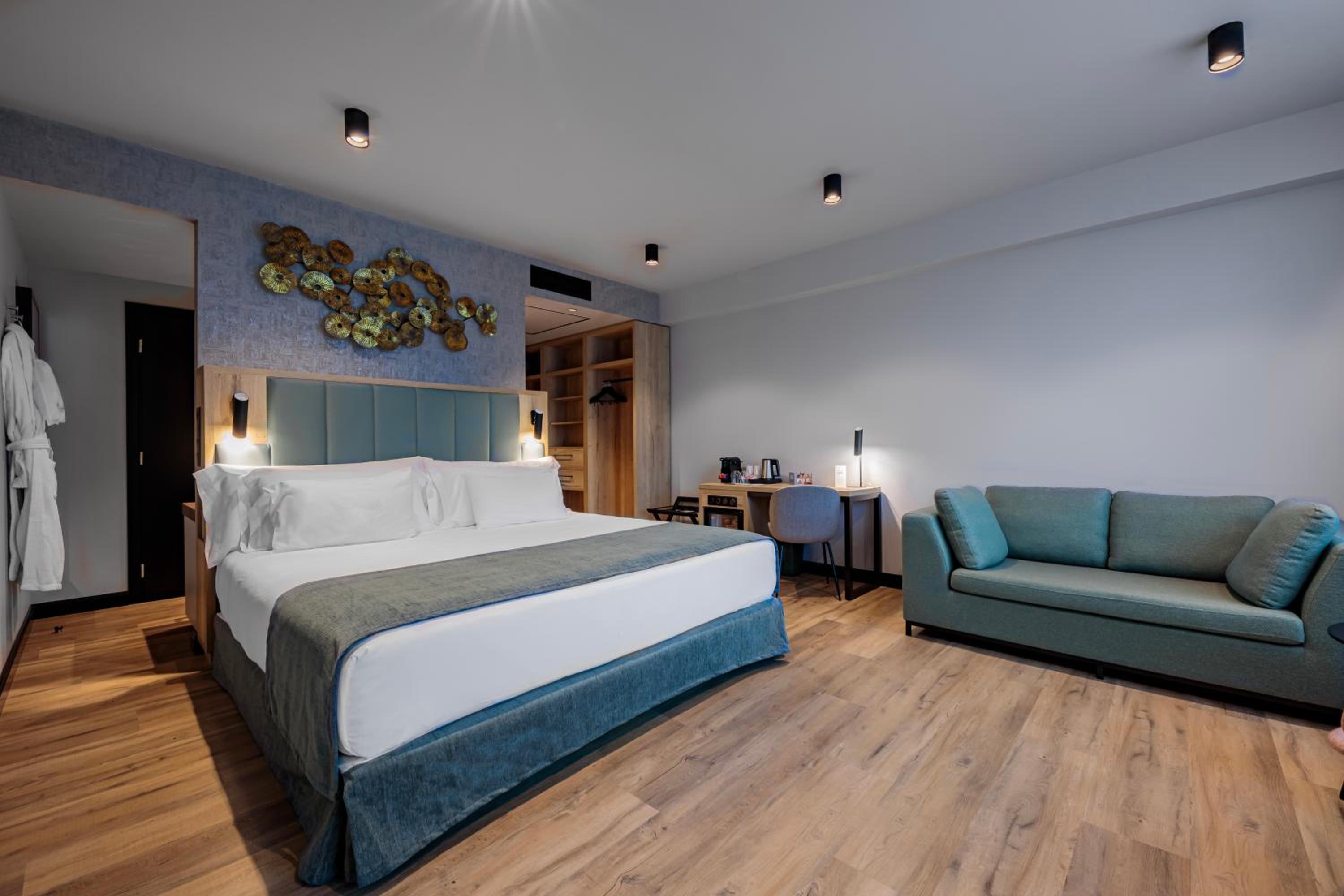 Junior Suite (2 Adults + 1 Child) thumbnail 5
