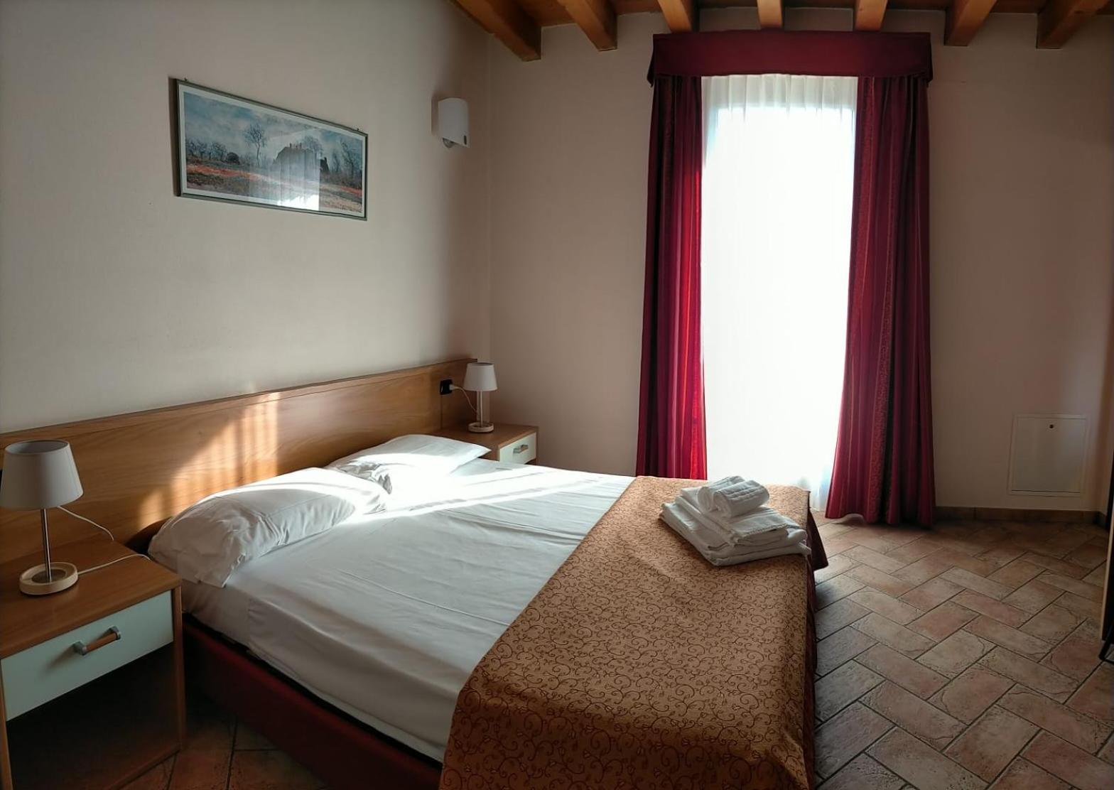 Double or Twin Room - Photo 9