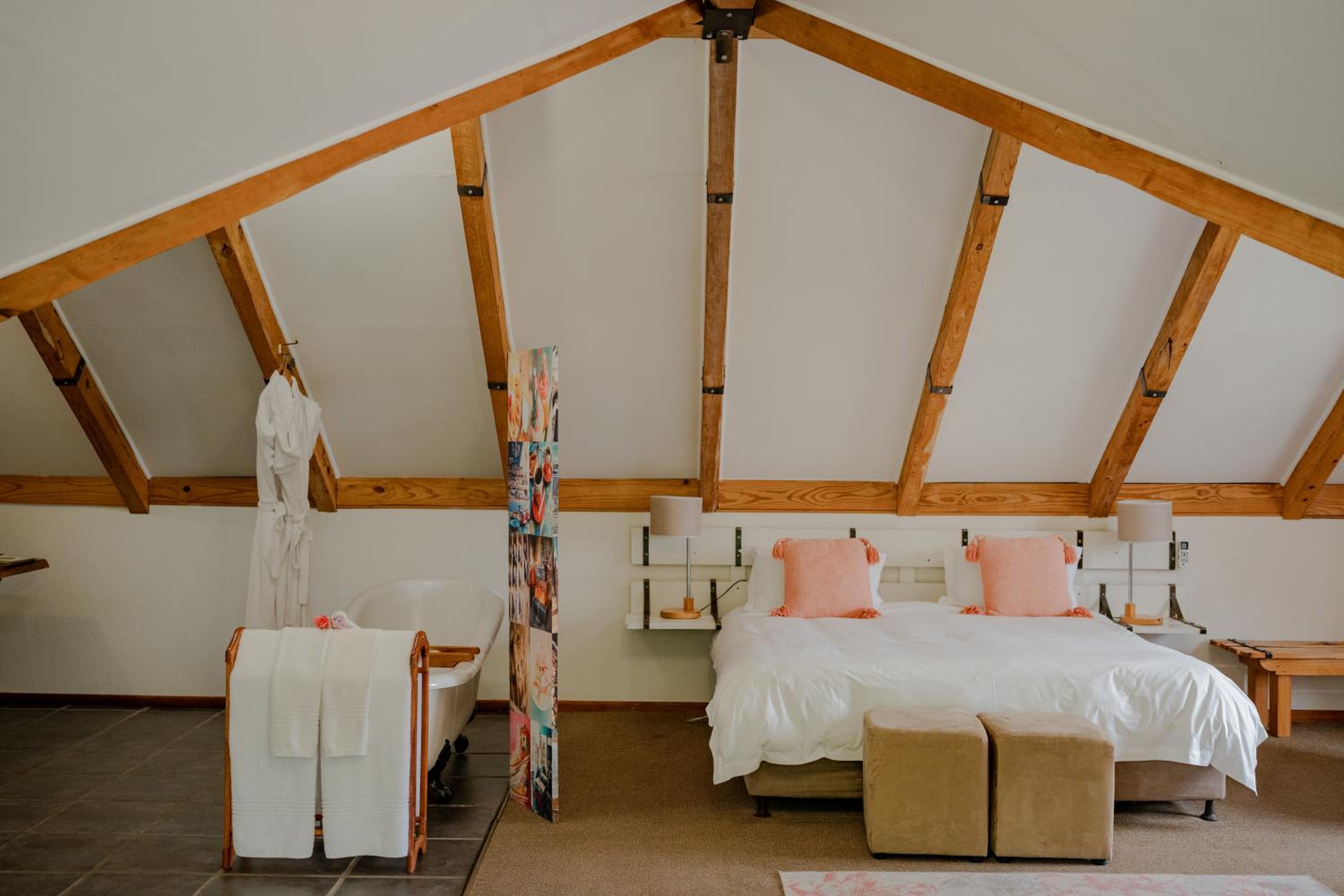 Luxury Loft Room with Stairs (Barn Owl) - Photo 1