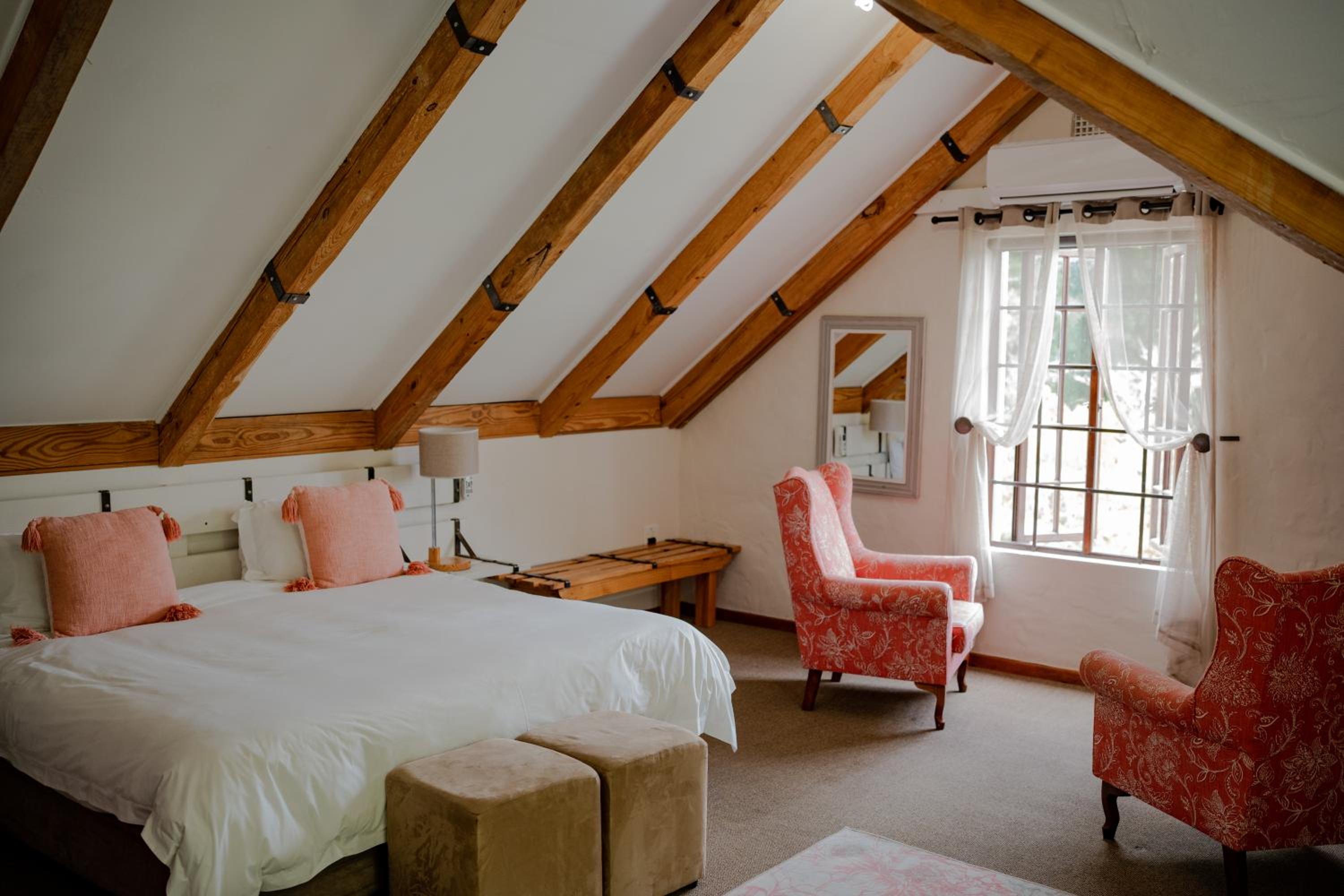 Luxury Loft Room with Stairs (Barn Owl) - Photo 2