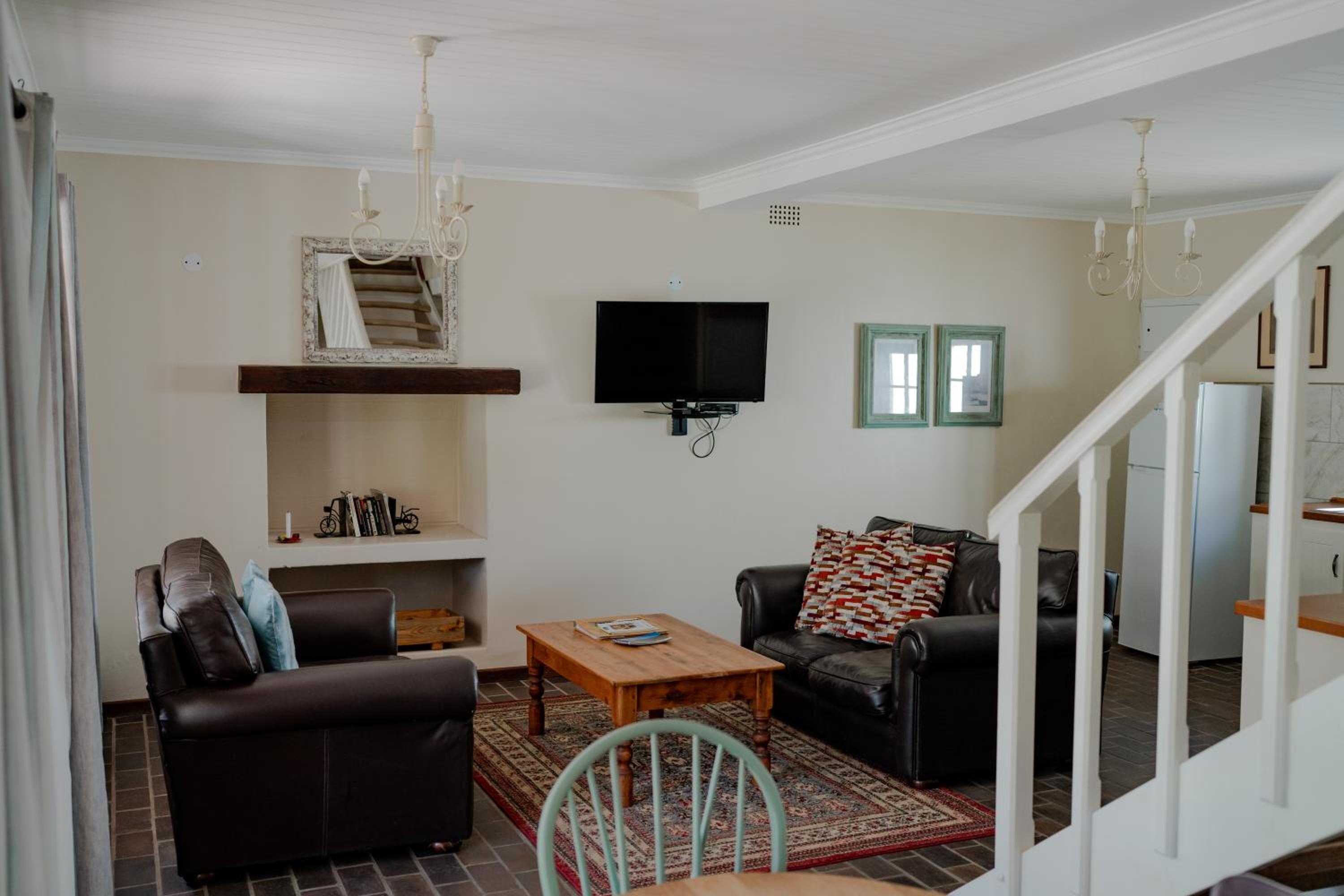 Family Room with Mountain View - Photo 7
