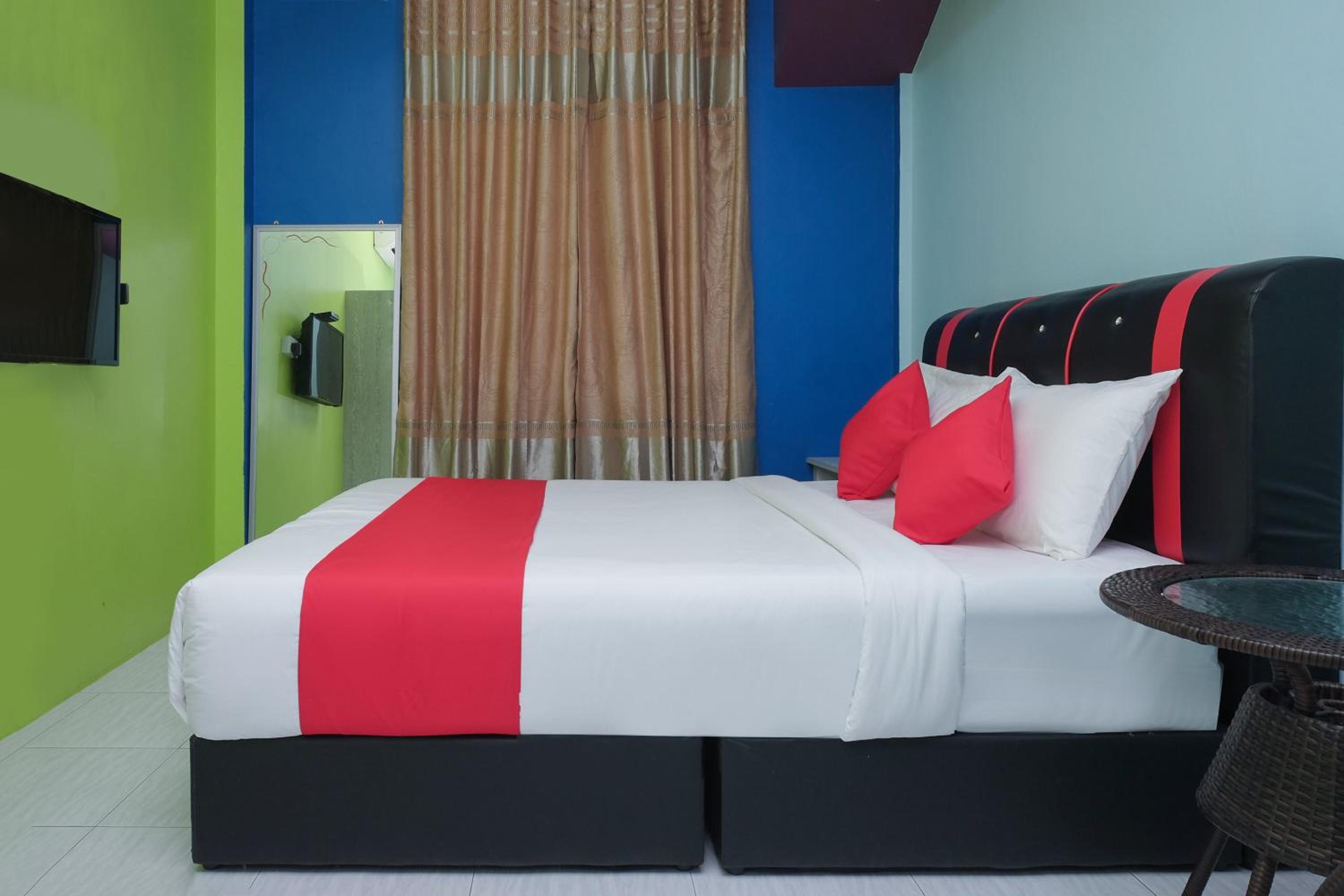 Deluxe Queen Room - Photo 2