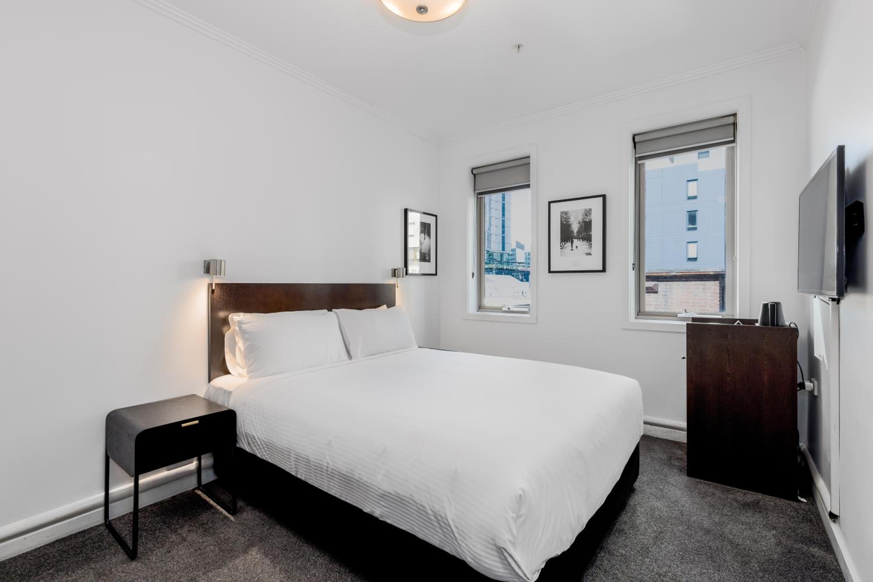 Small Queen Room - Photo 3