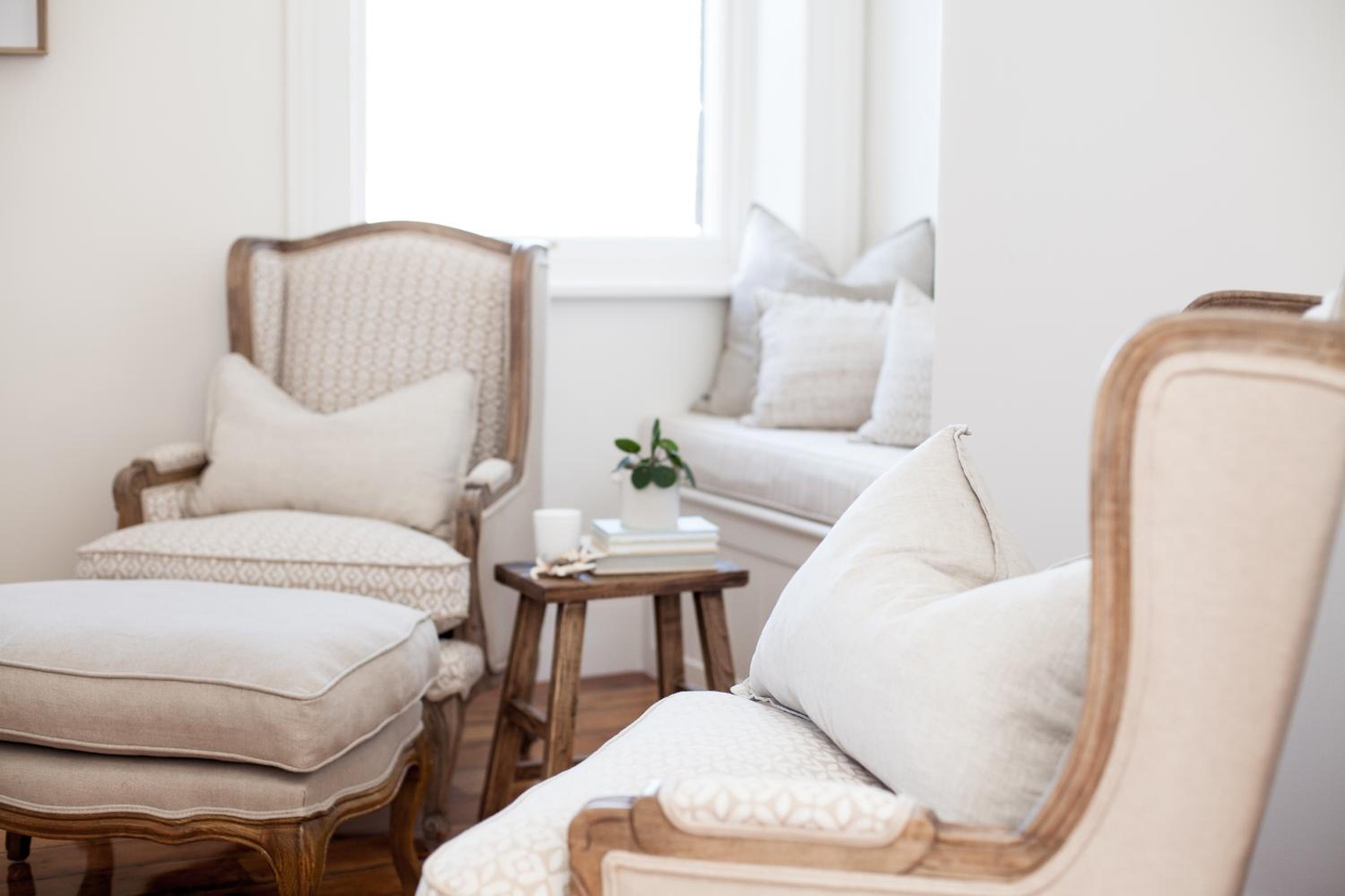 Deluxe Queen Suite - Photo 2