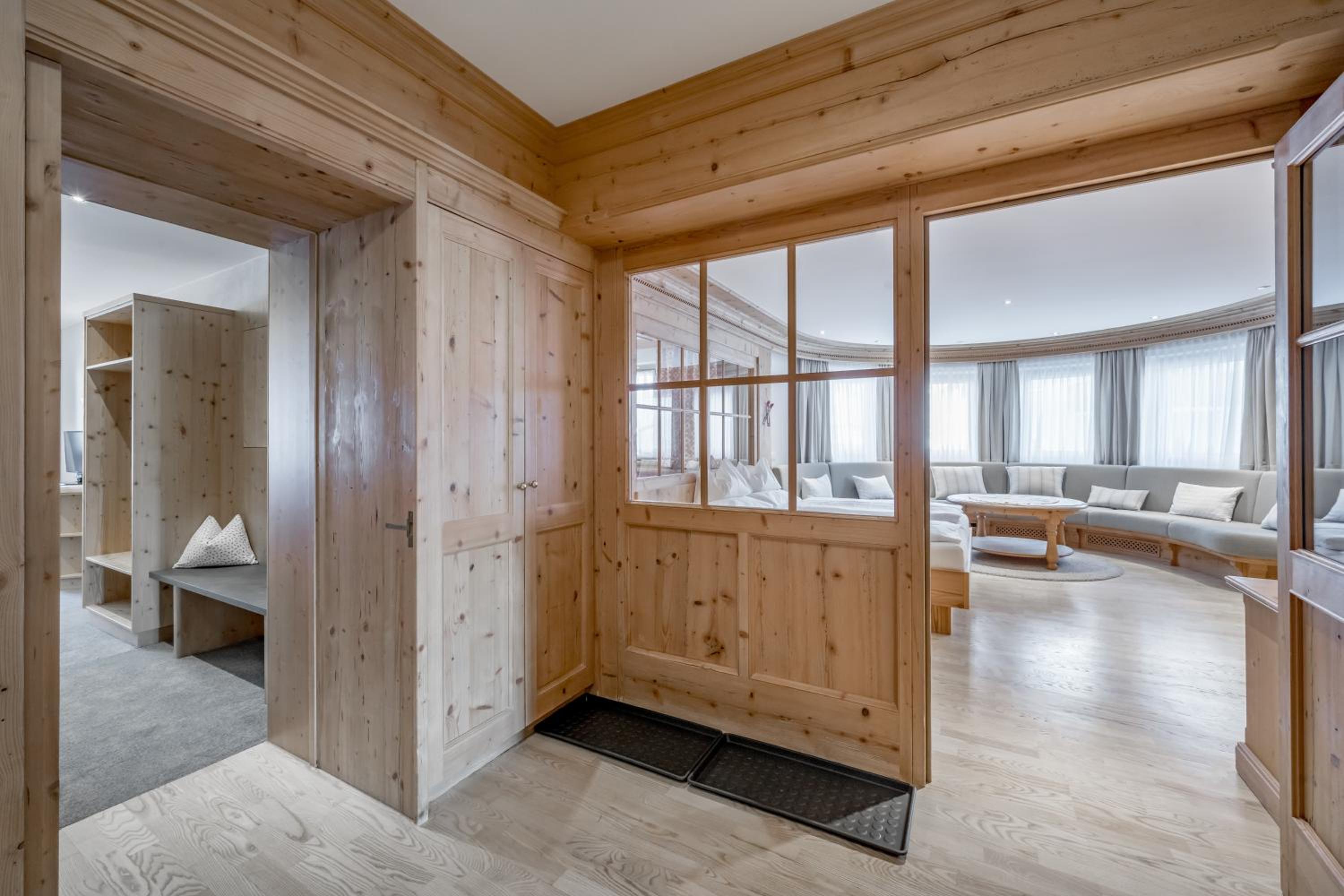 Two-Bedroom Apartment with Balcony 120m2 photo 2