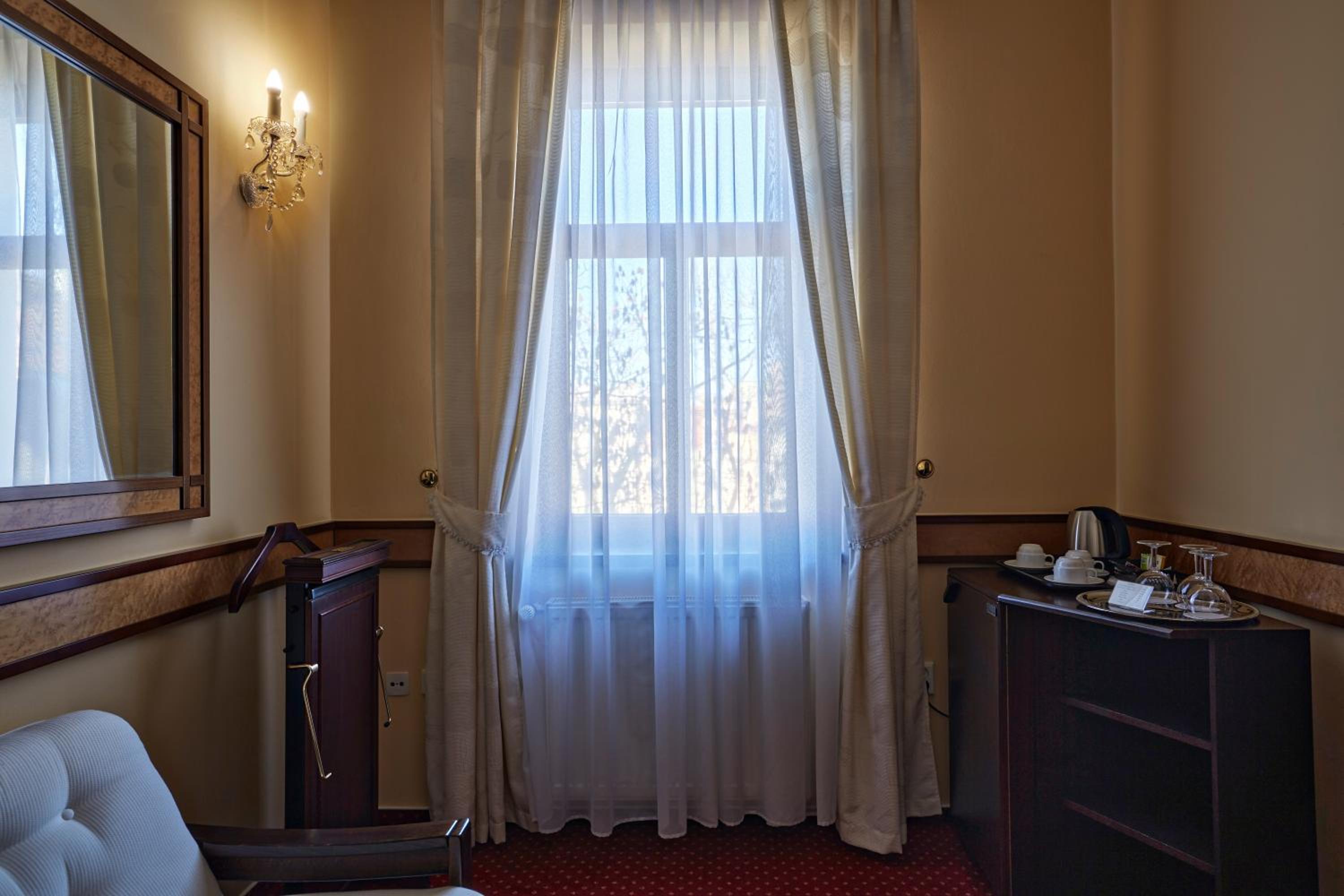 Deluxe Triple Room thumbnail 5