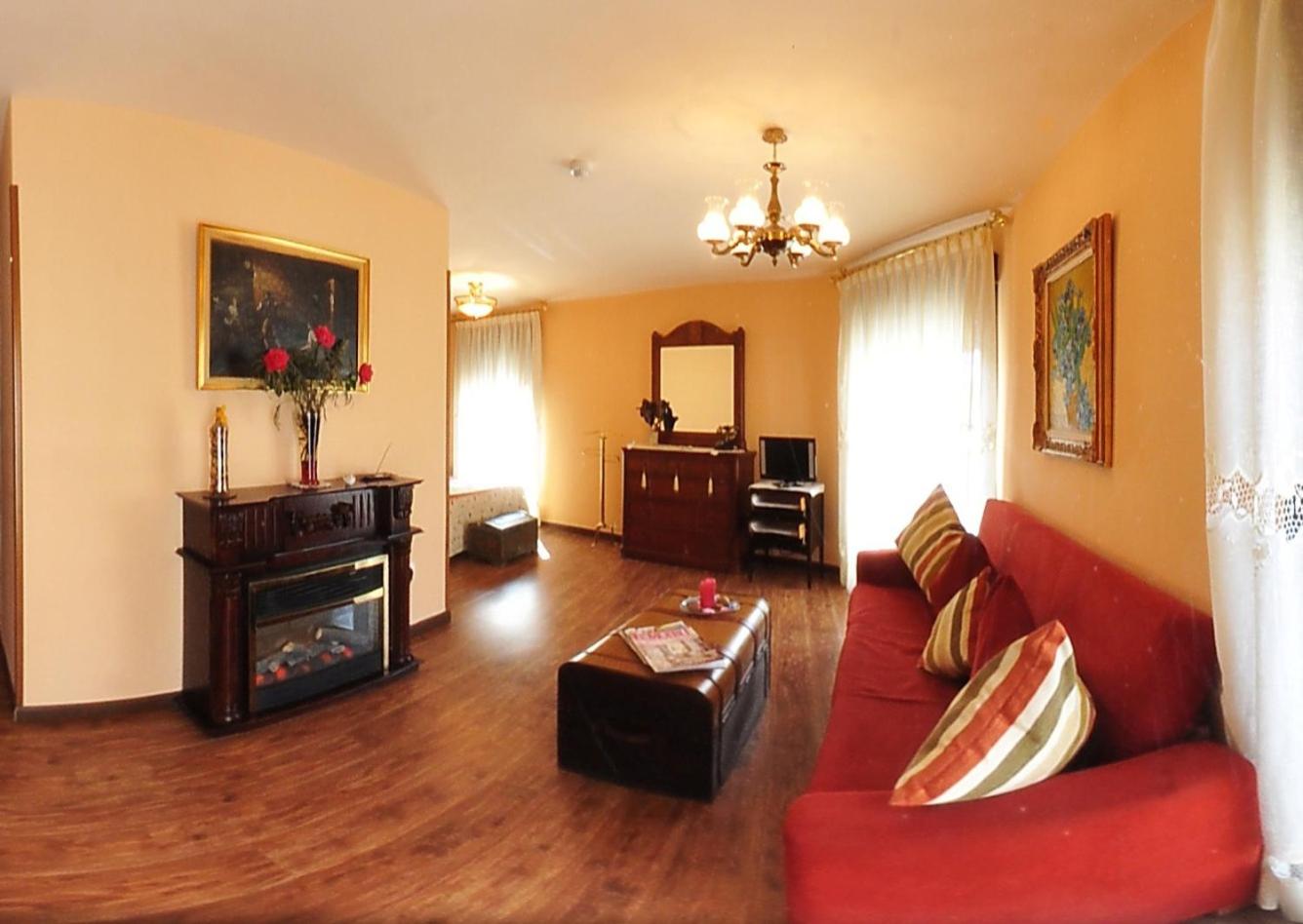 Suite - Photo 1
