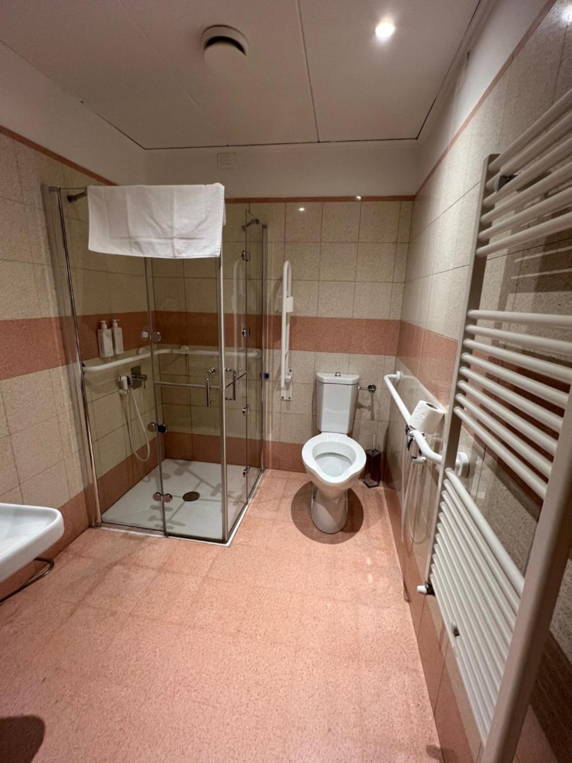 Double or Twin Room - Disability Access photo 2