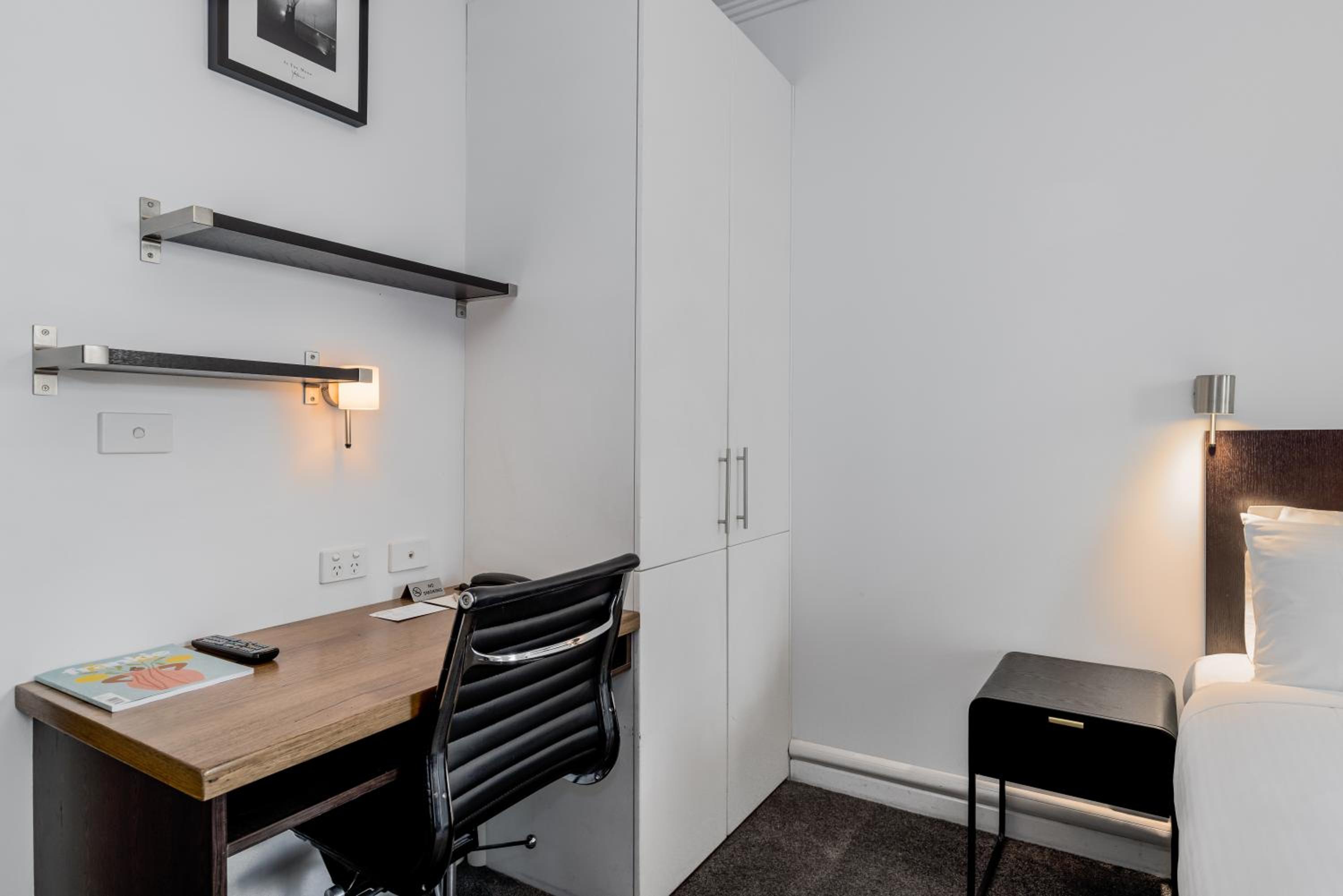Small Queen Room - Photo 2