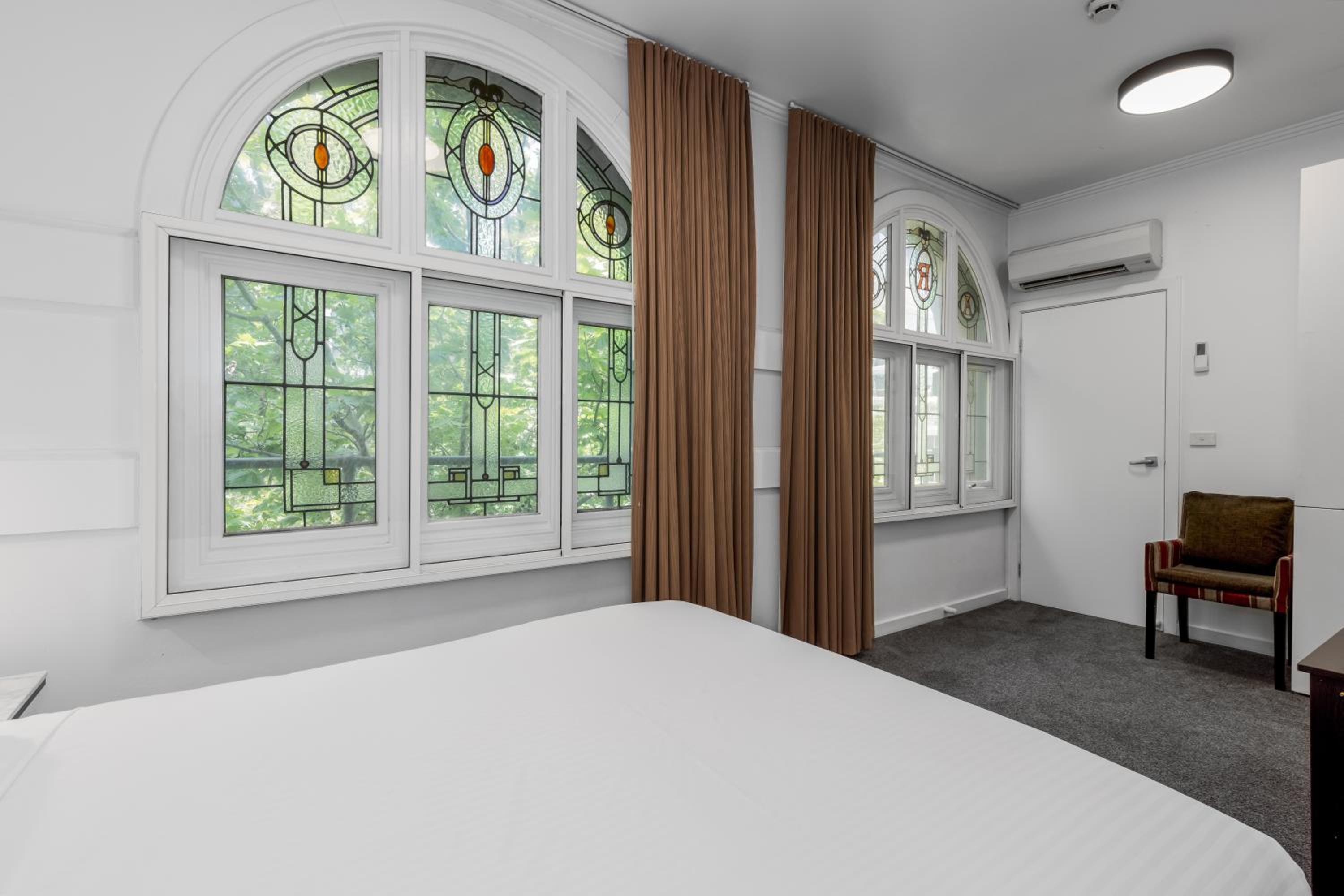 One-Bedroom Apartment with Spa Bath - Photo 7