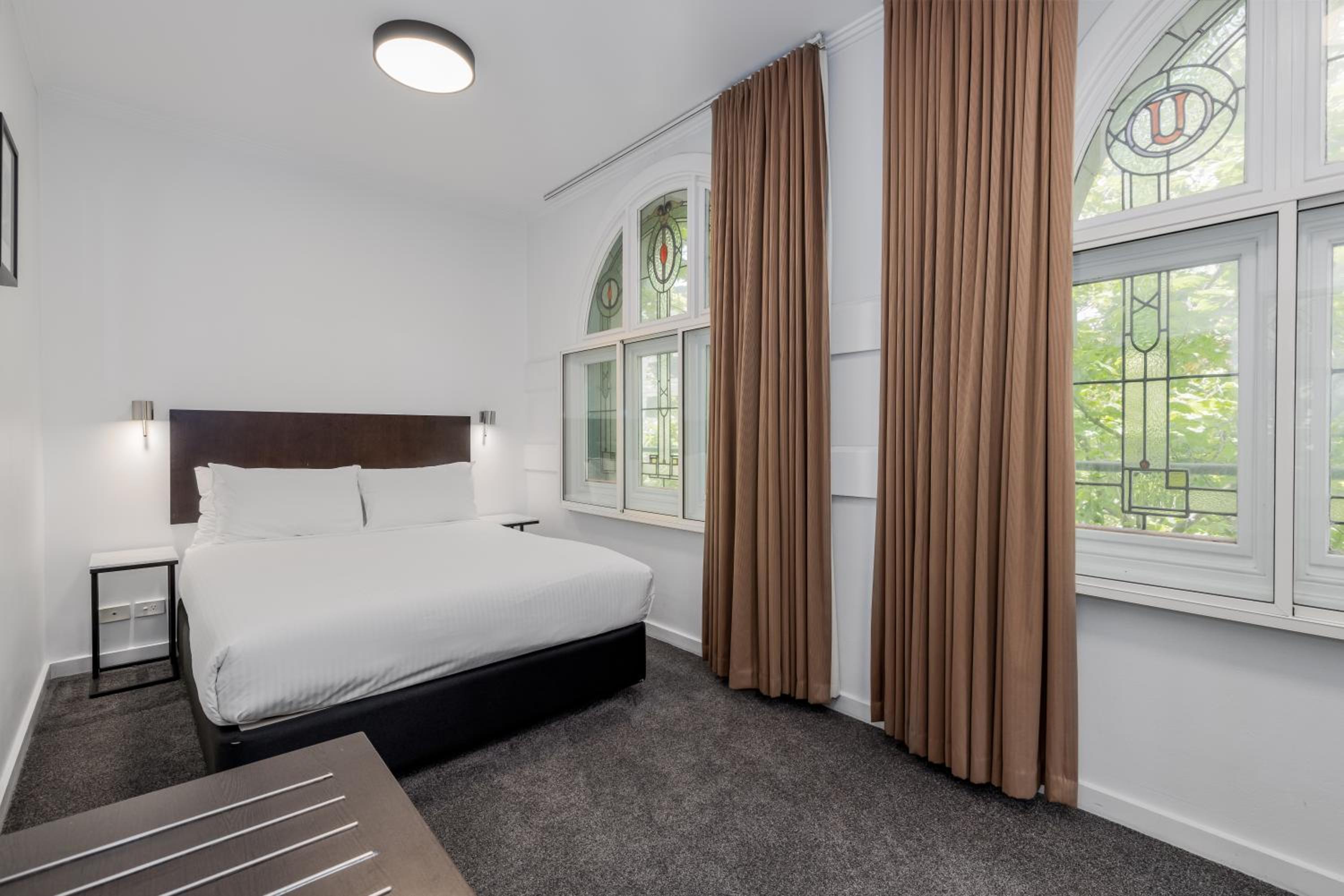 One-Bedroom Apartment with Spa Bath - Photo 8