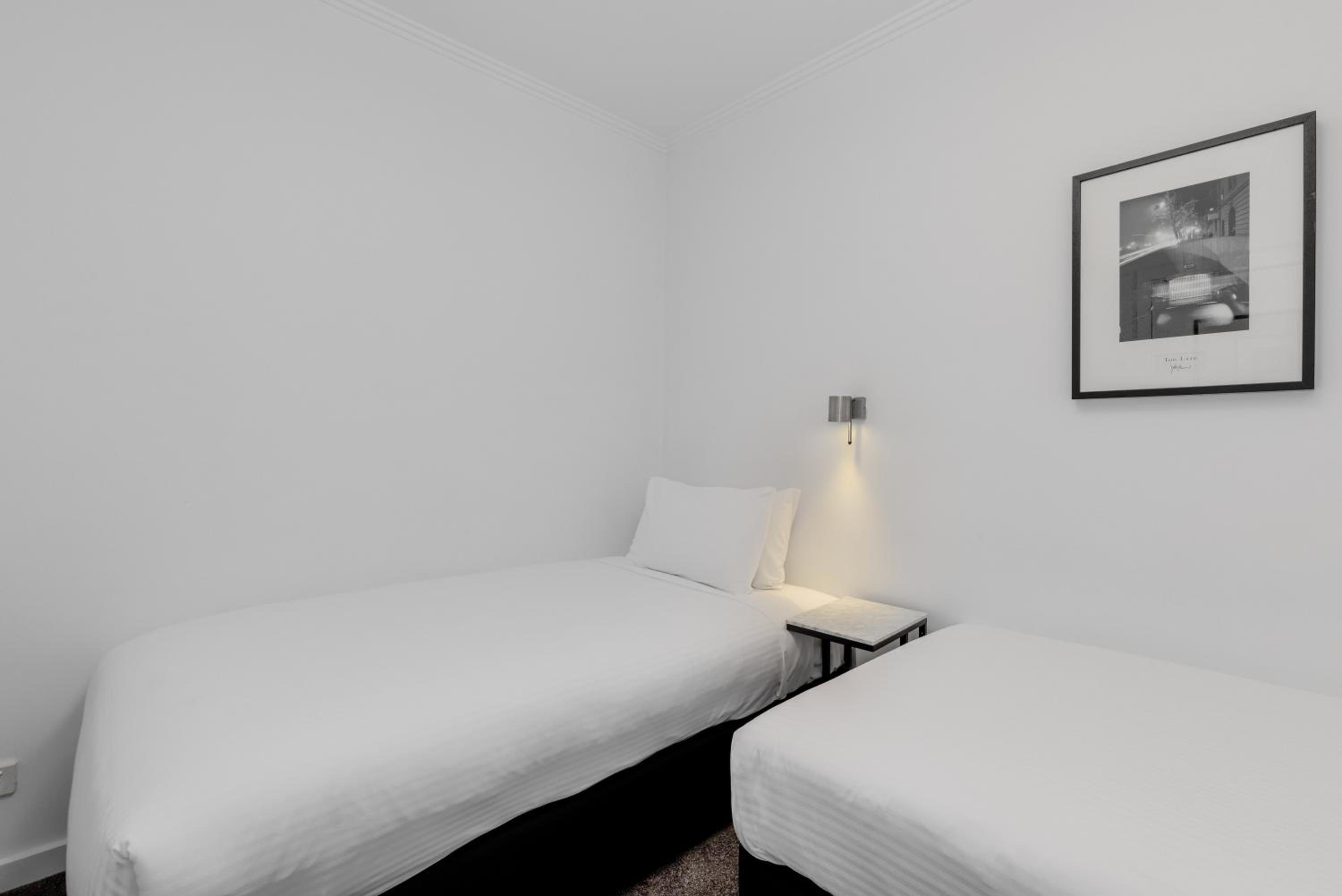 Deluxe Two-Bedroom Apartment - Loft - Photo 4