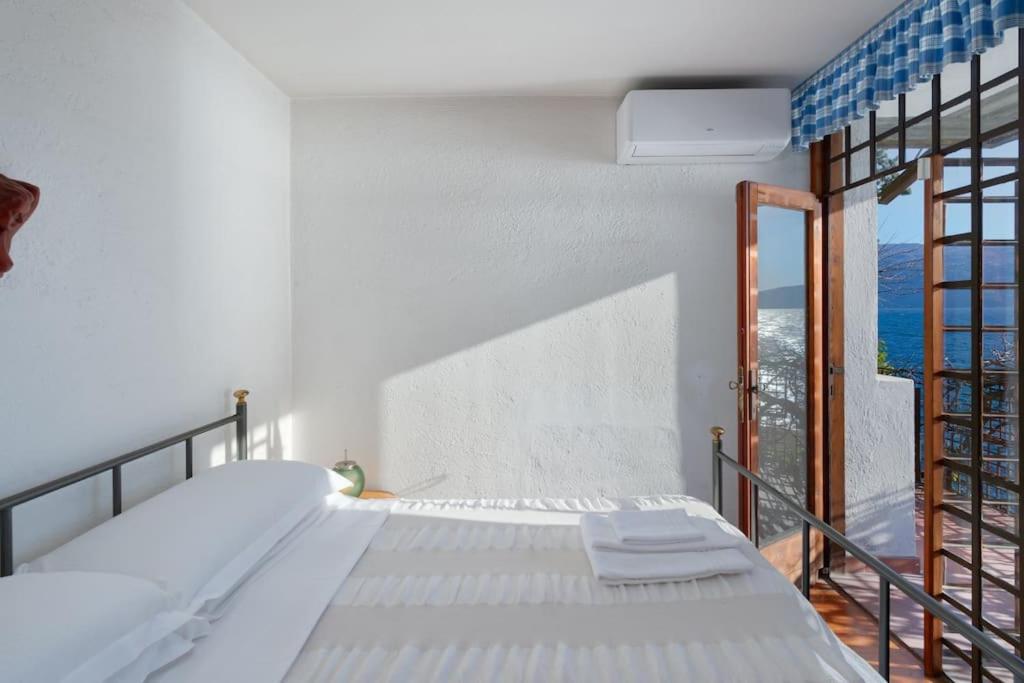 Three-Bedroom Villa photo 2