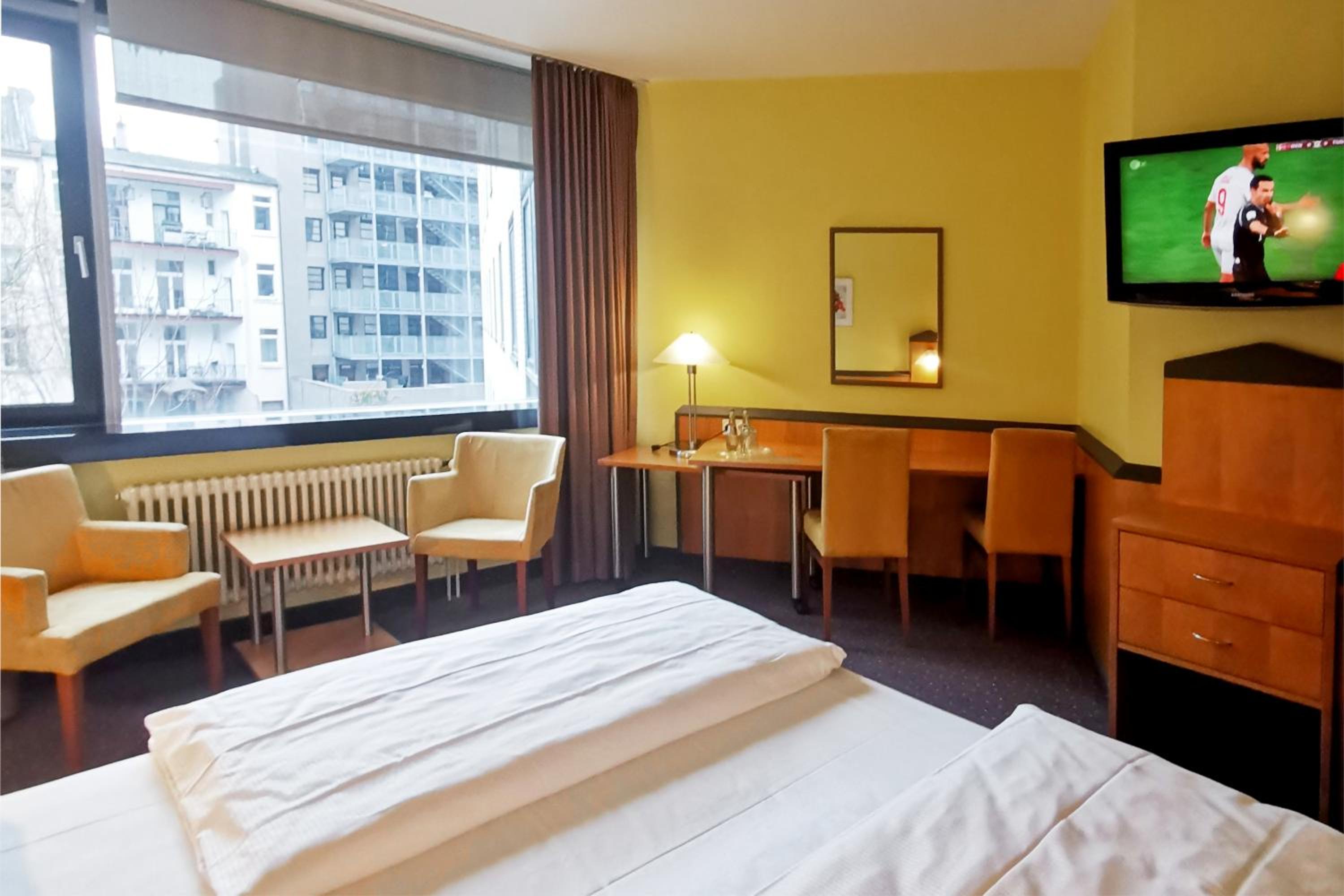 Standard Double Room - Photo 4