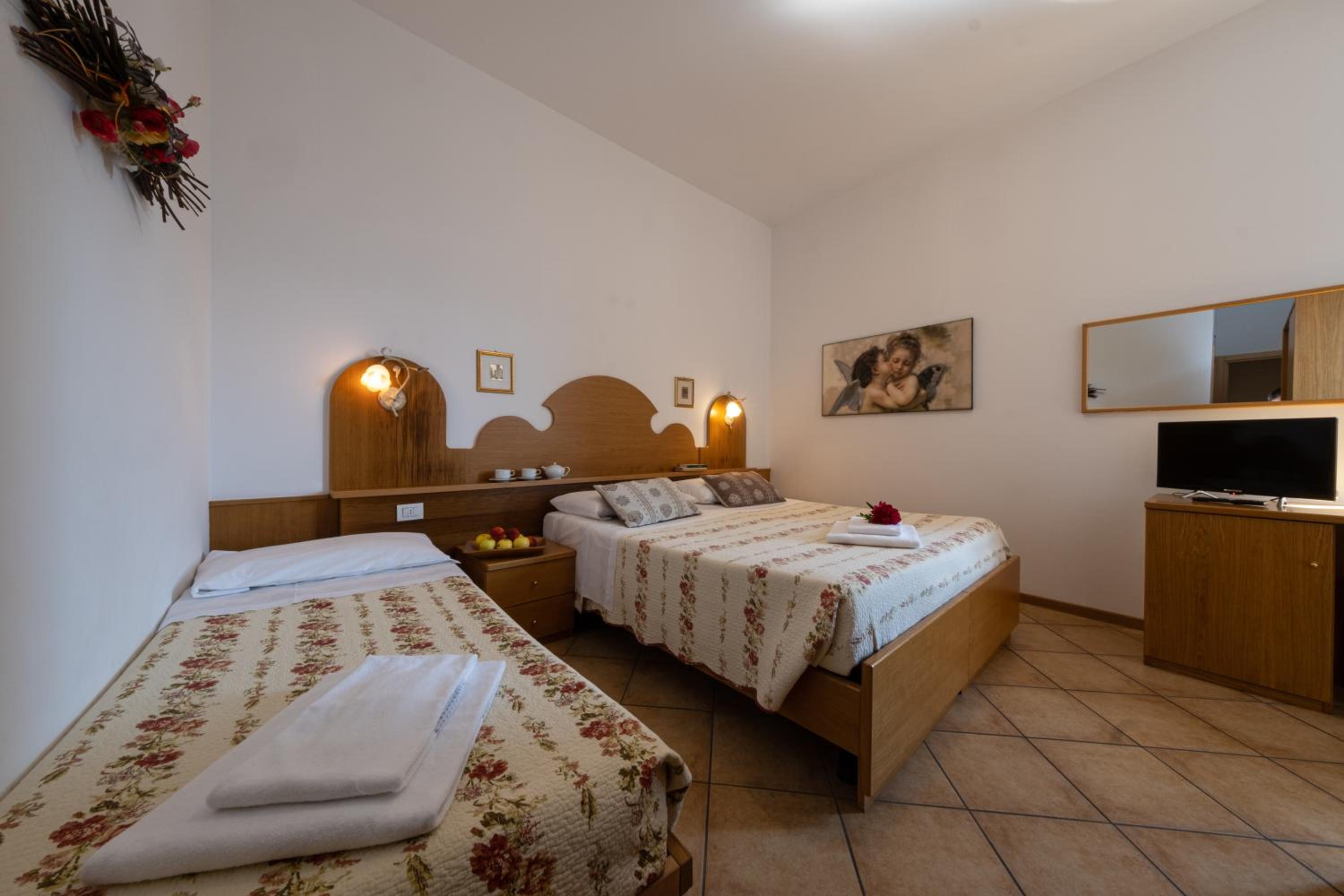 Double or Twin Room photo 2