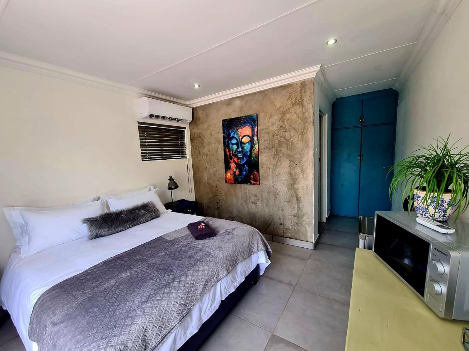 Queen Room photo 1