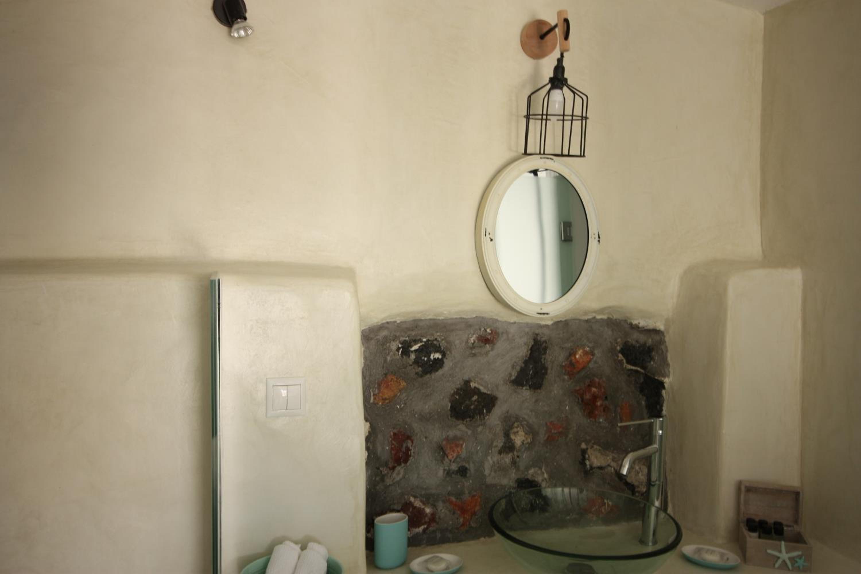 Artemisia Cave photo 2