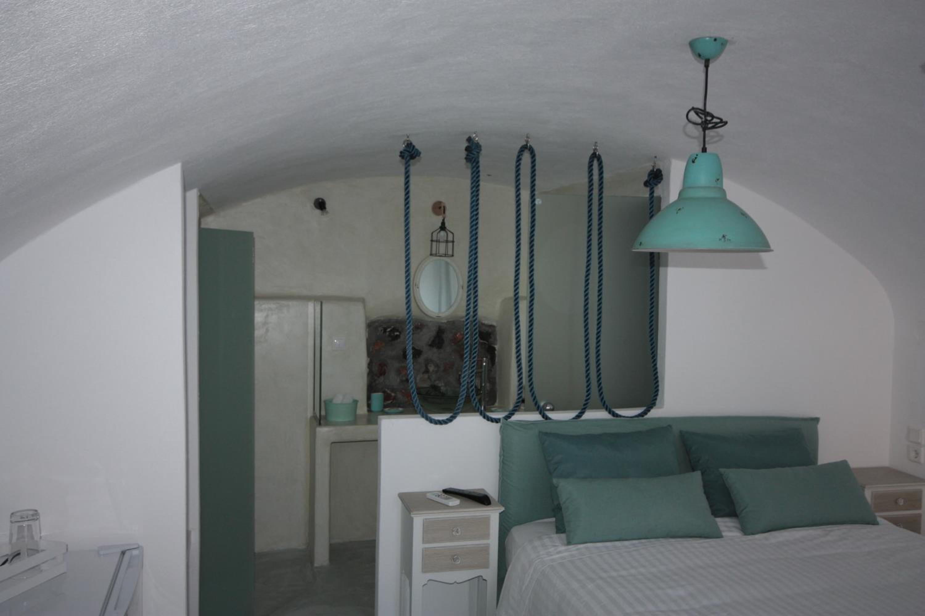 Artemisia Cave photo 3