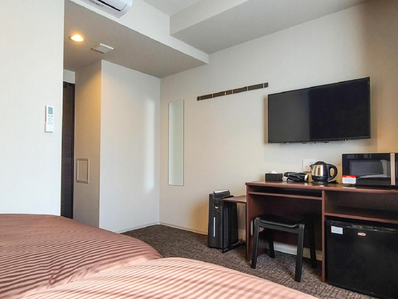 Twin Room - Non-Smoking photo 1