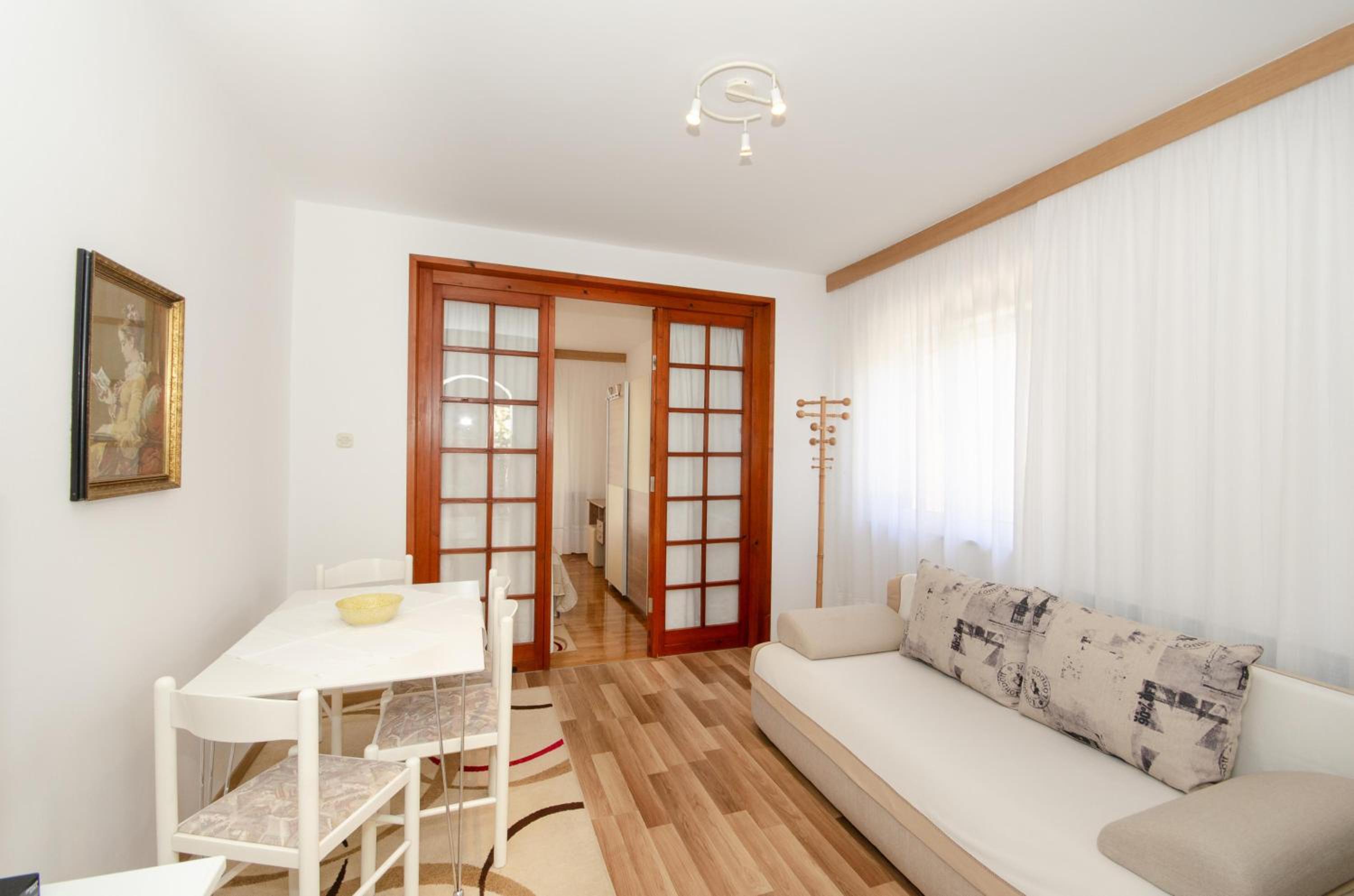 One-Bedroom Apartment photo 2