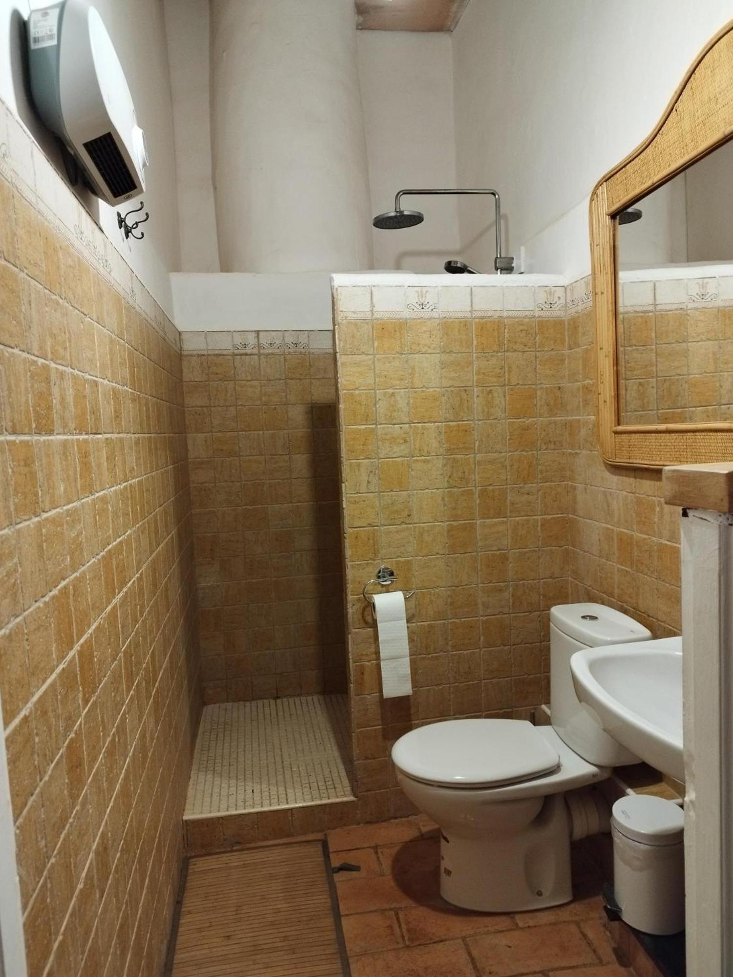 Double Room with Private Bathroom photo 2