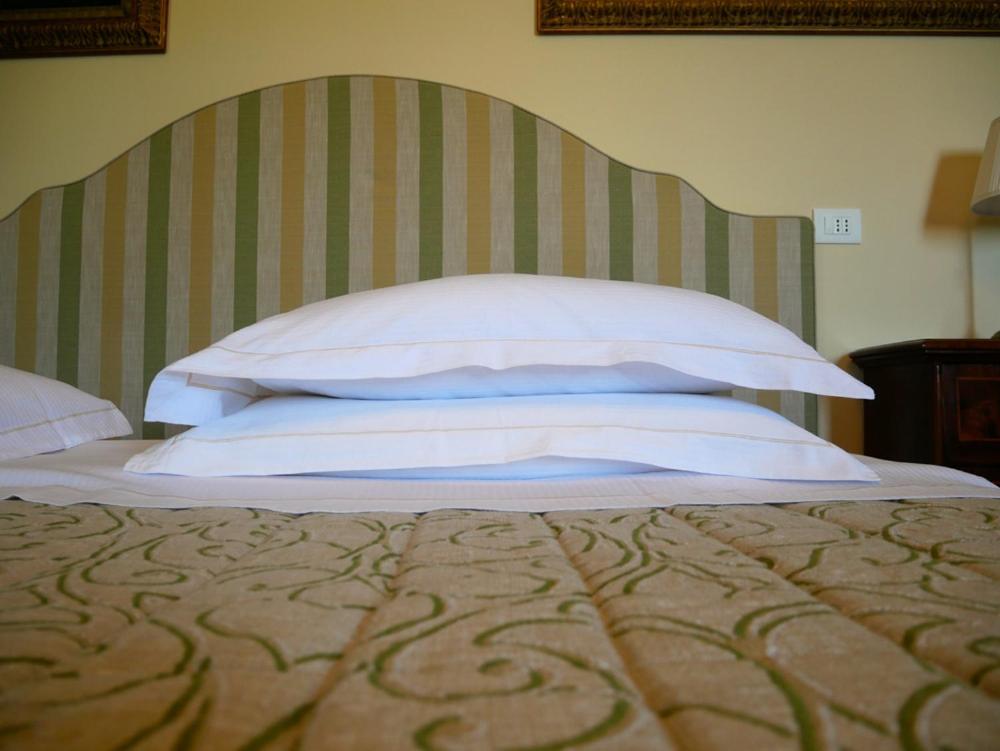 Suite with Hot Tub - Photo 11