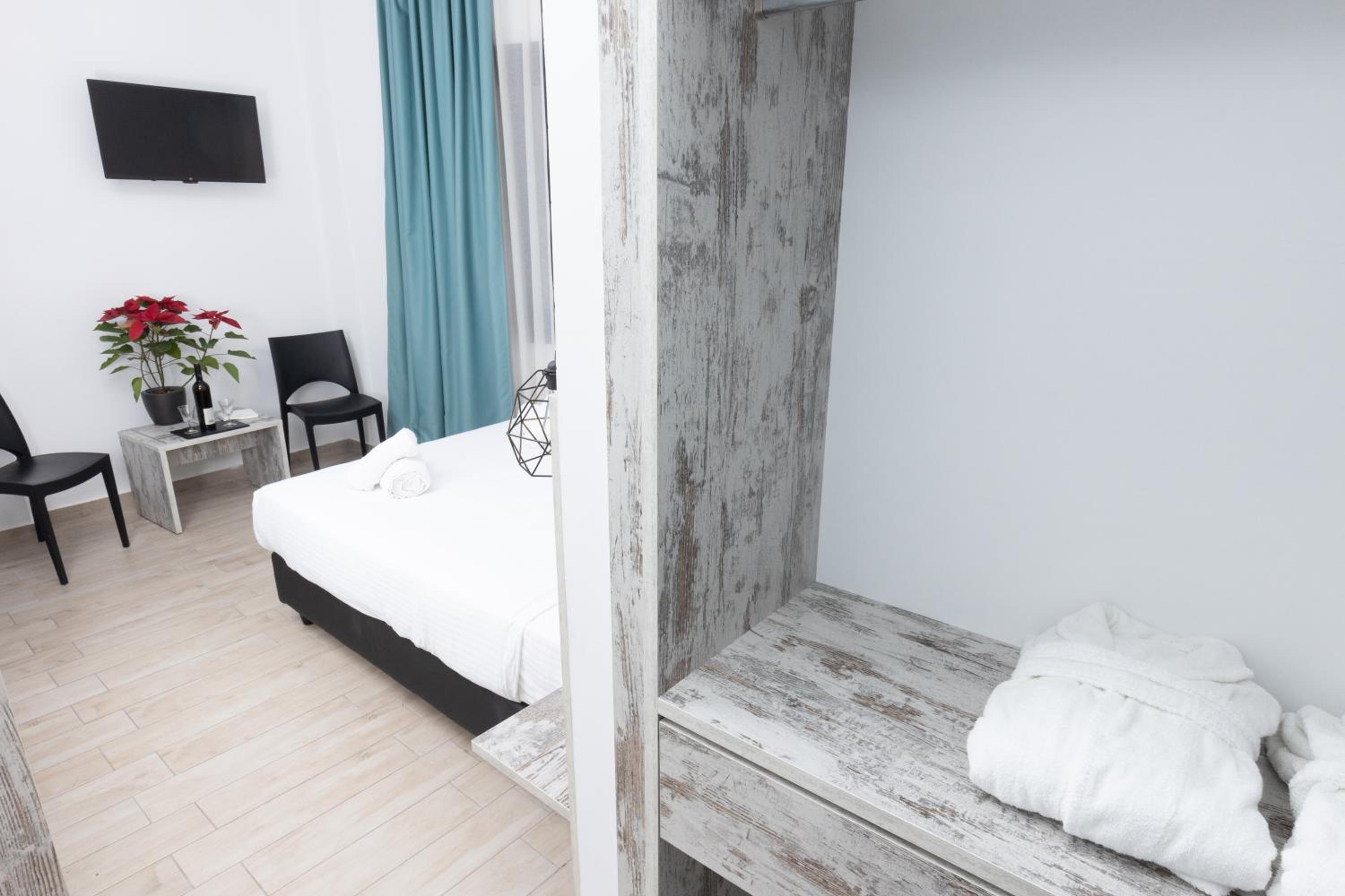 Standard Double or Twin Room photo 2