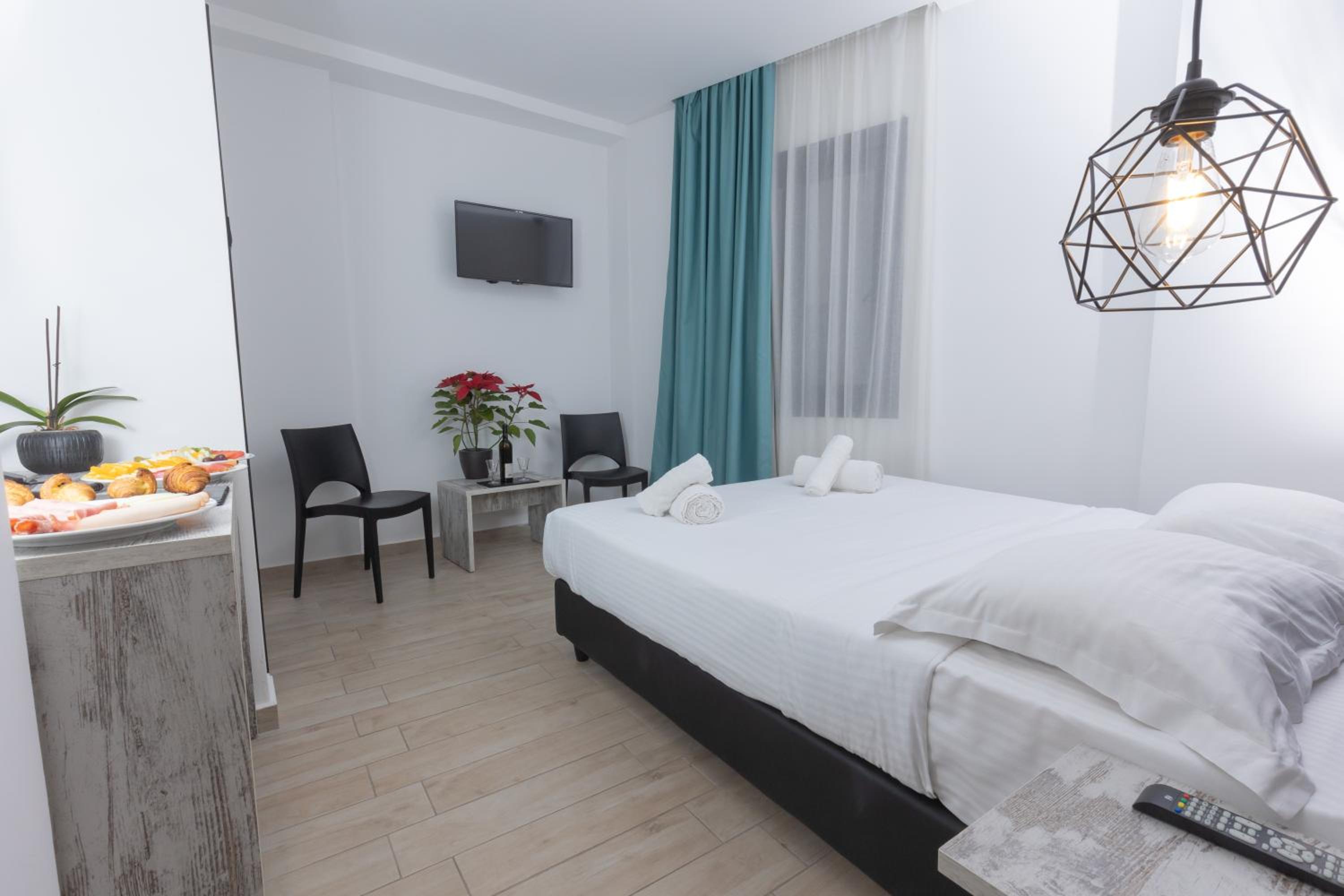 Standard Double or Twin Room photo 1