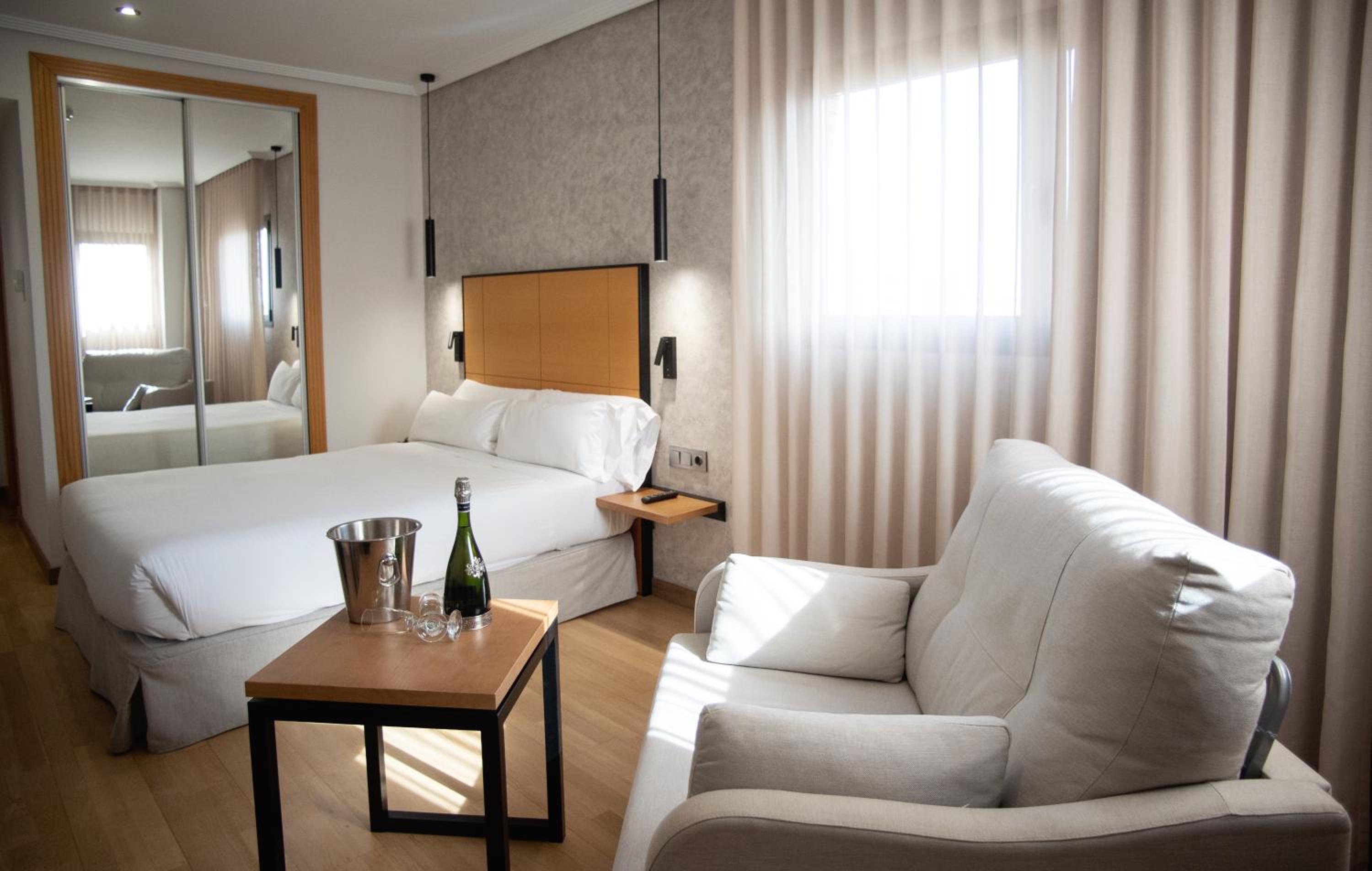 Double Room - Photo 2