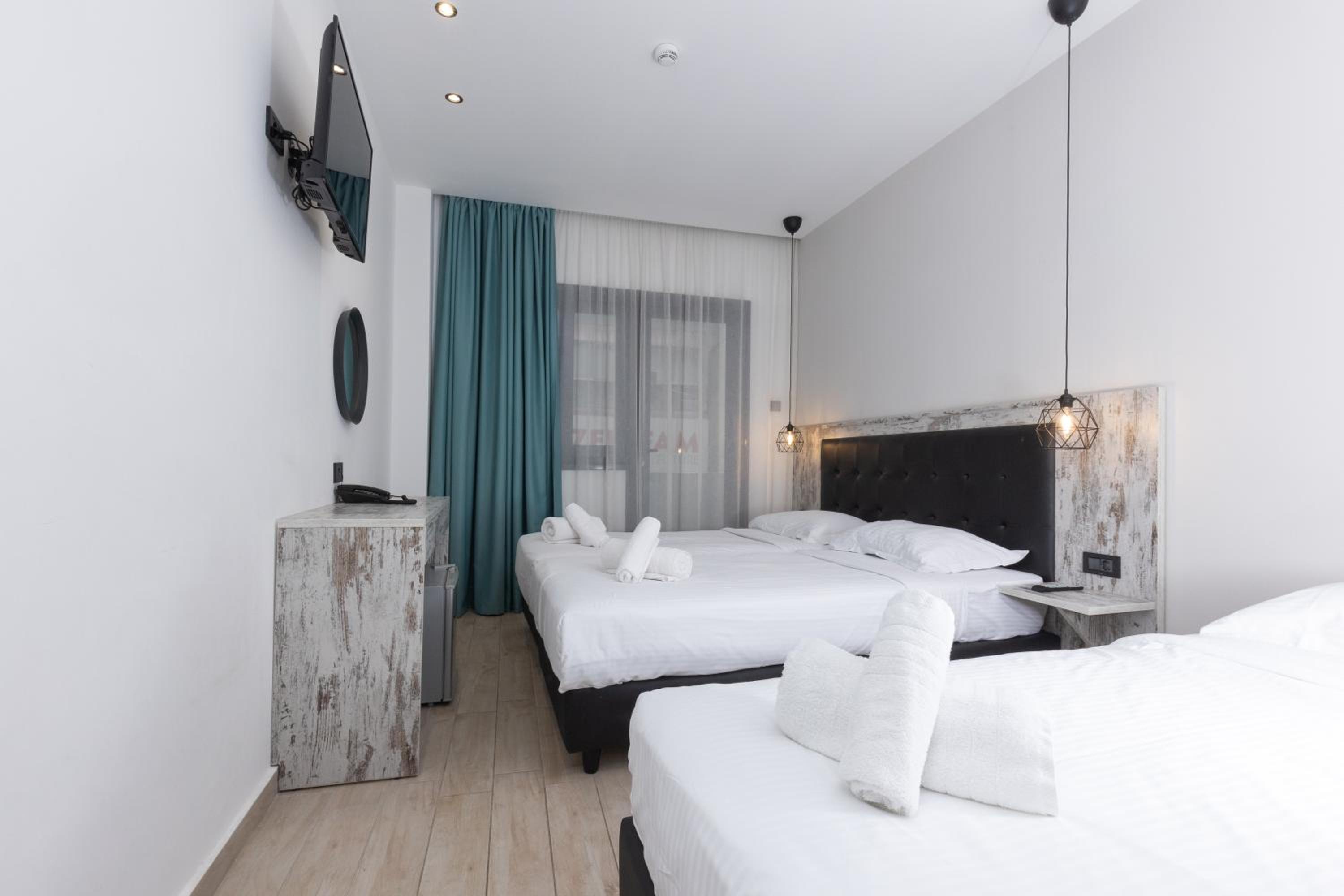 Standard Triple Room with Balcony photo 2