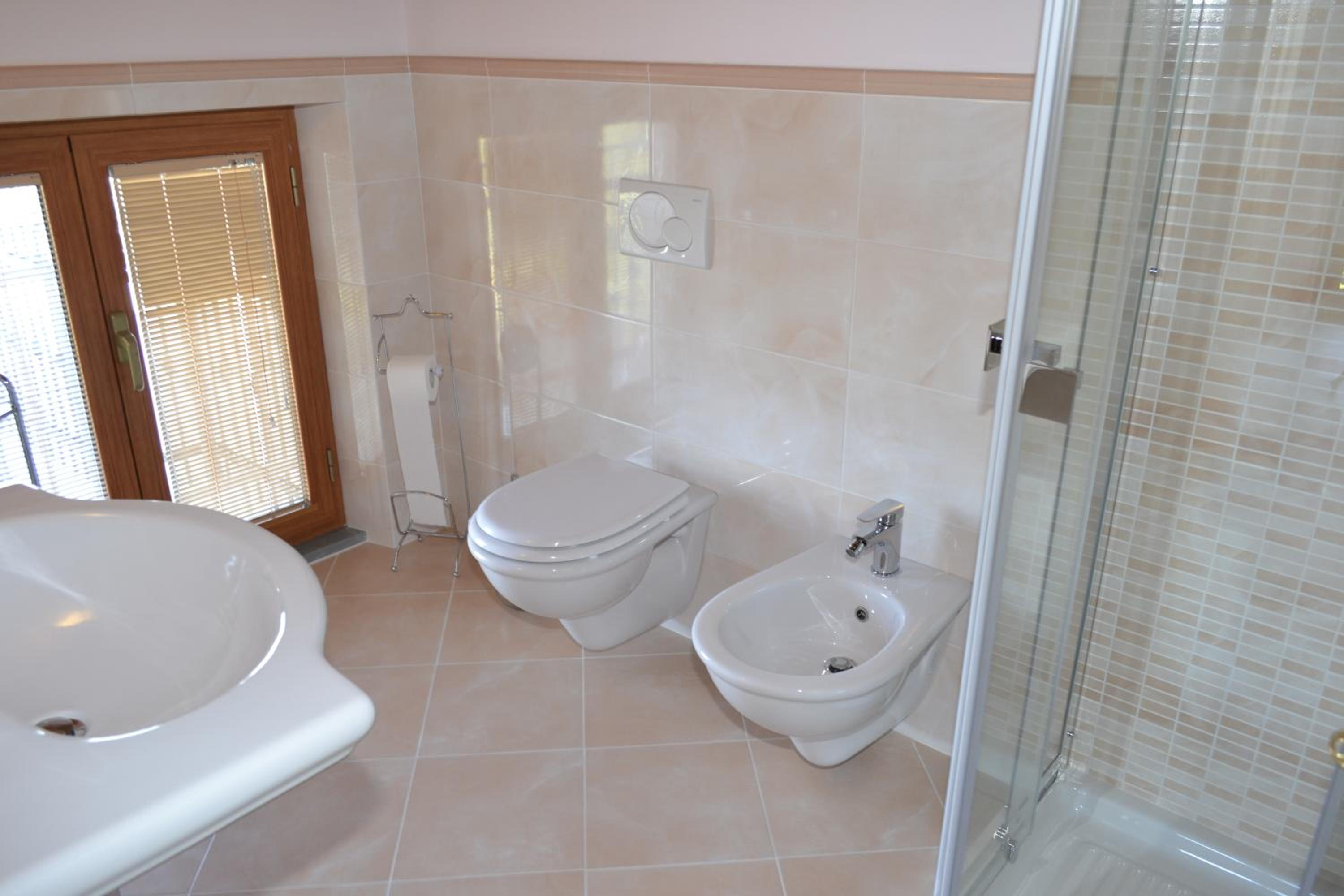Double Room - Photo 15